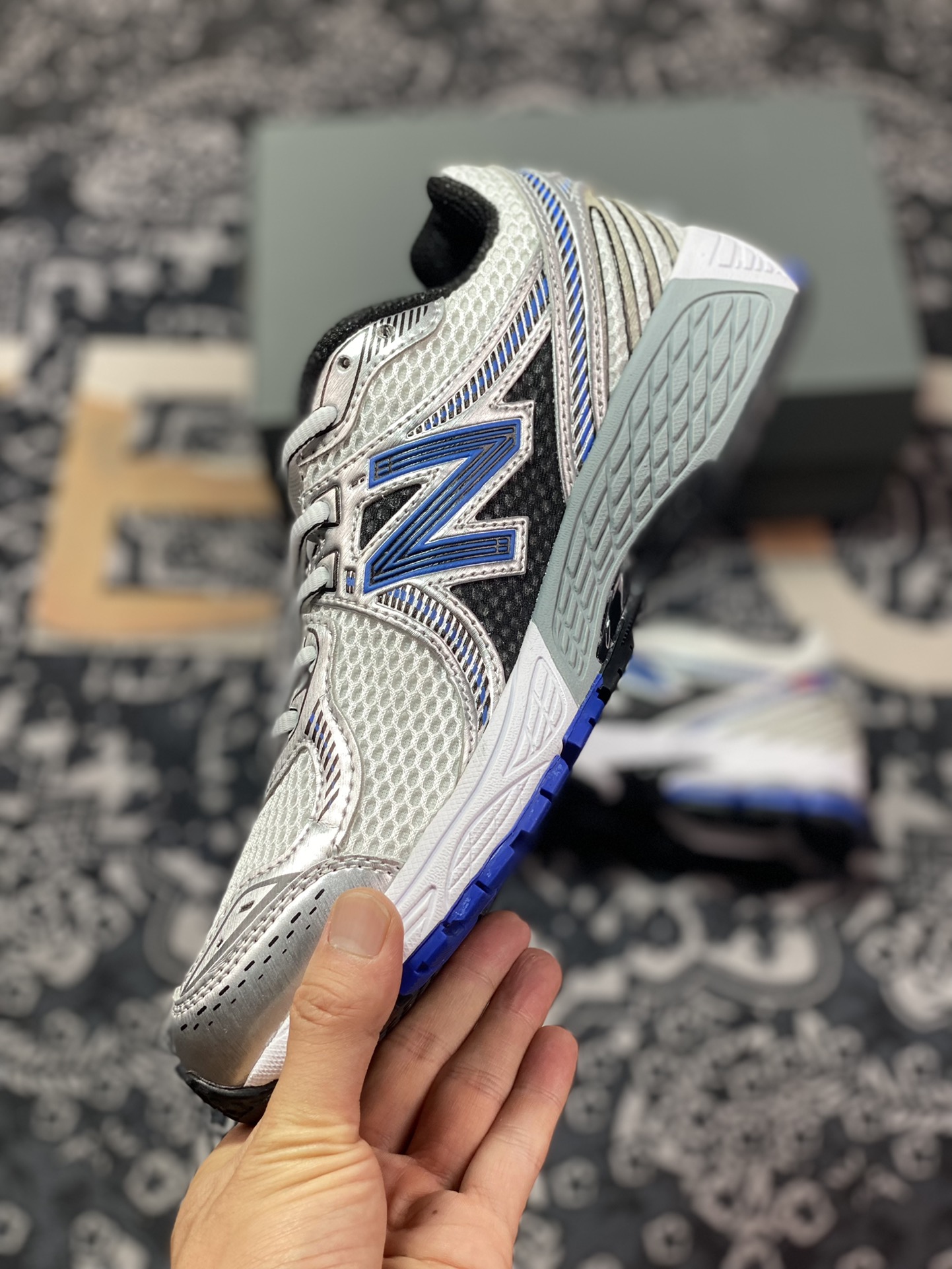 220 New Balance ML860V2系列低帮经典复古老爹风休闲运动慢跑鞋“银白黑皇家宝蓝”ML860XB