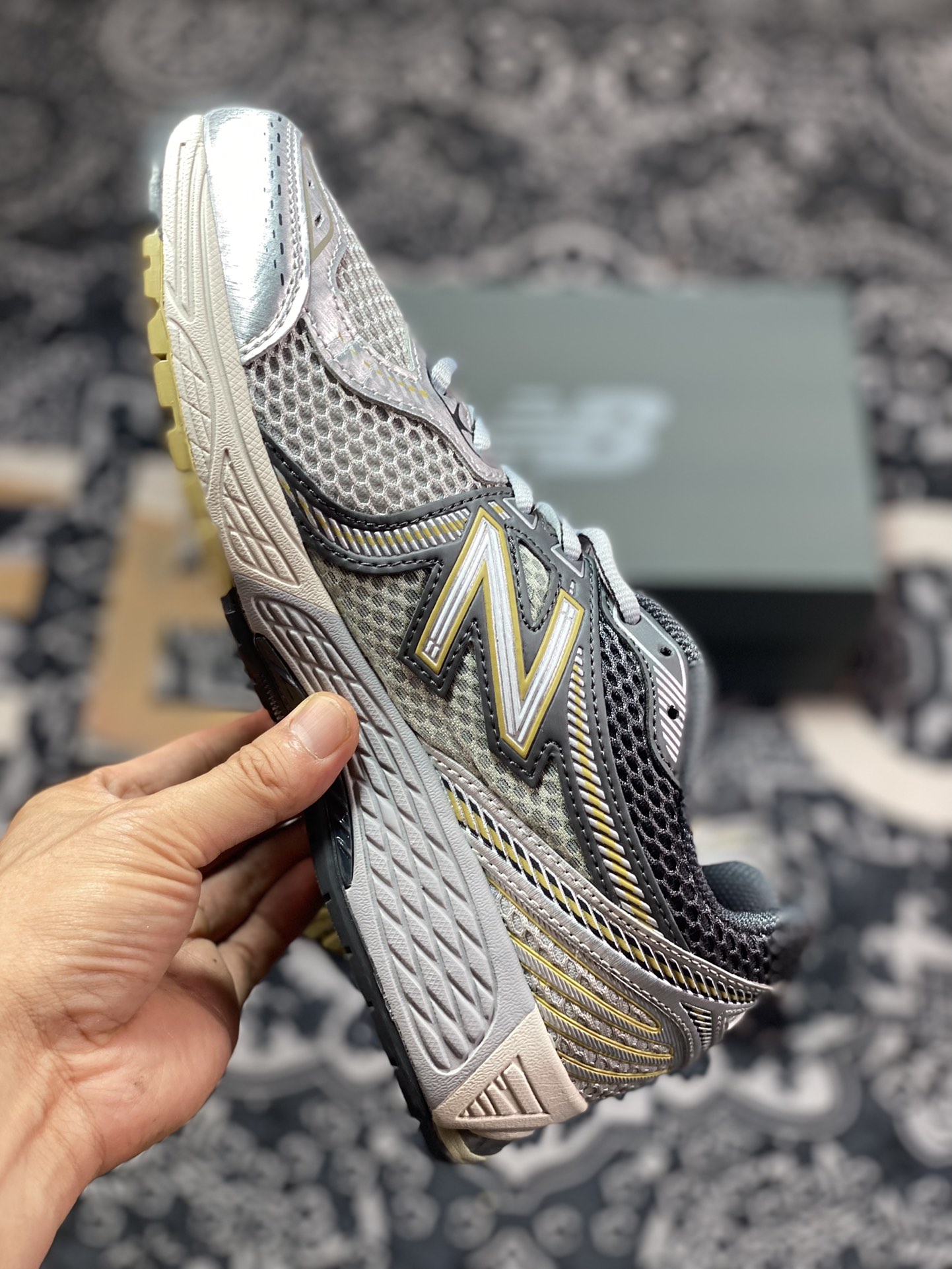 New Balance ML860V2 series low-top classic retro dad style casual sports jogging shoes ”Silver Gray Dark Gray Yellow” ML860KR2