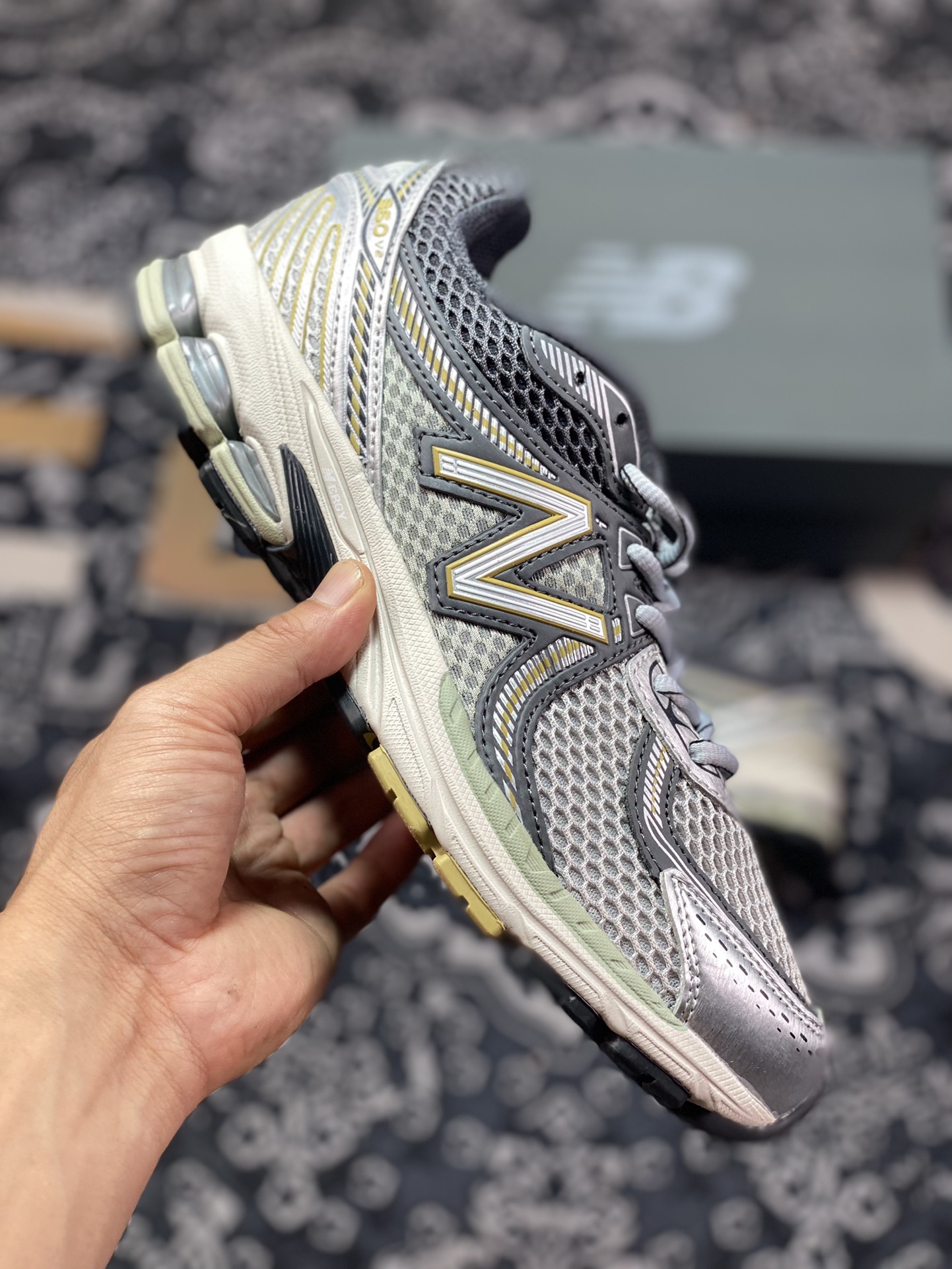 New Balance ML860V2 series low-top classic retro dad style casual sports jogging shoes ”Silver Gray Dark Gray Yellow” ML860KR2