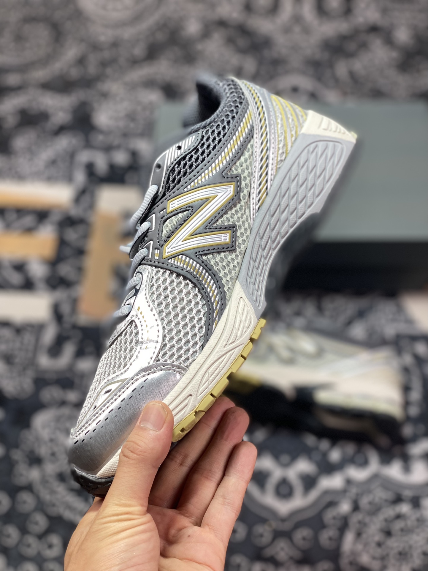 New Balance ML860V2 series low-top classic retro dad style casual sports jogging shoes ”Silver Gray Dark Gray Yellow” ML860KR2