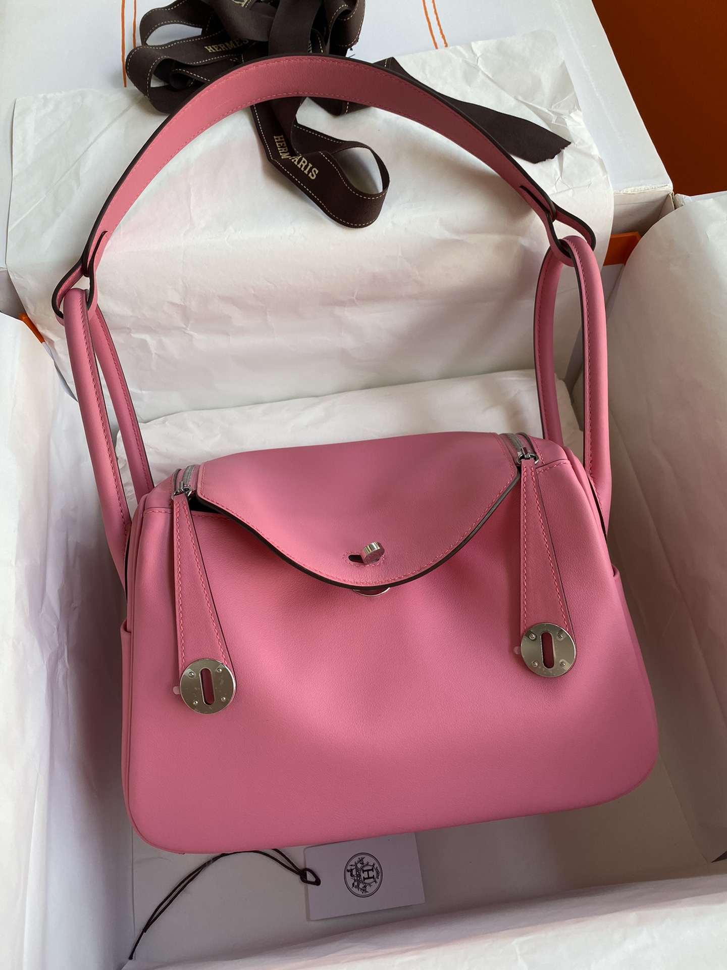 NO:699462,Hand-stitched Lindy 26cm imported Swift leather summer pink silver buckle,Hermes,hermes,stuart weitzman,Hermes,19860909手缝Lindy 26cm 进口Swift皮 夏日粉 银扣,爱马仕,hermes,stuart weitzman,Hermes,,Bag