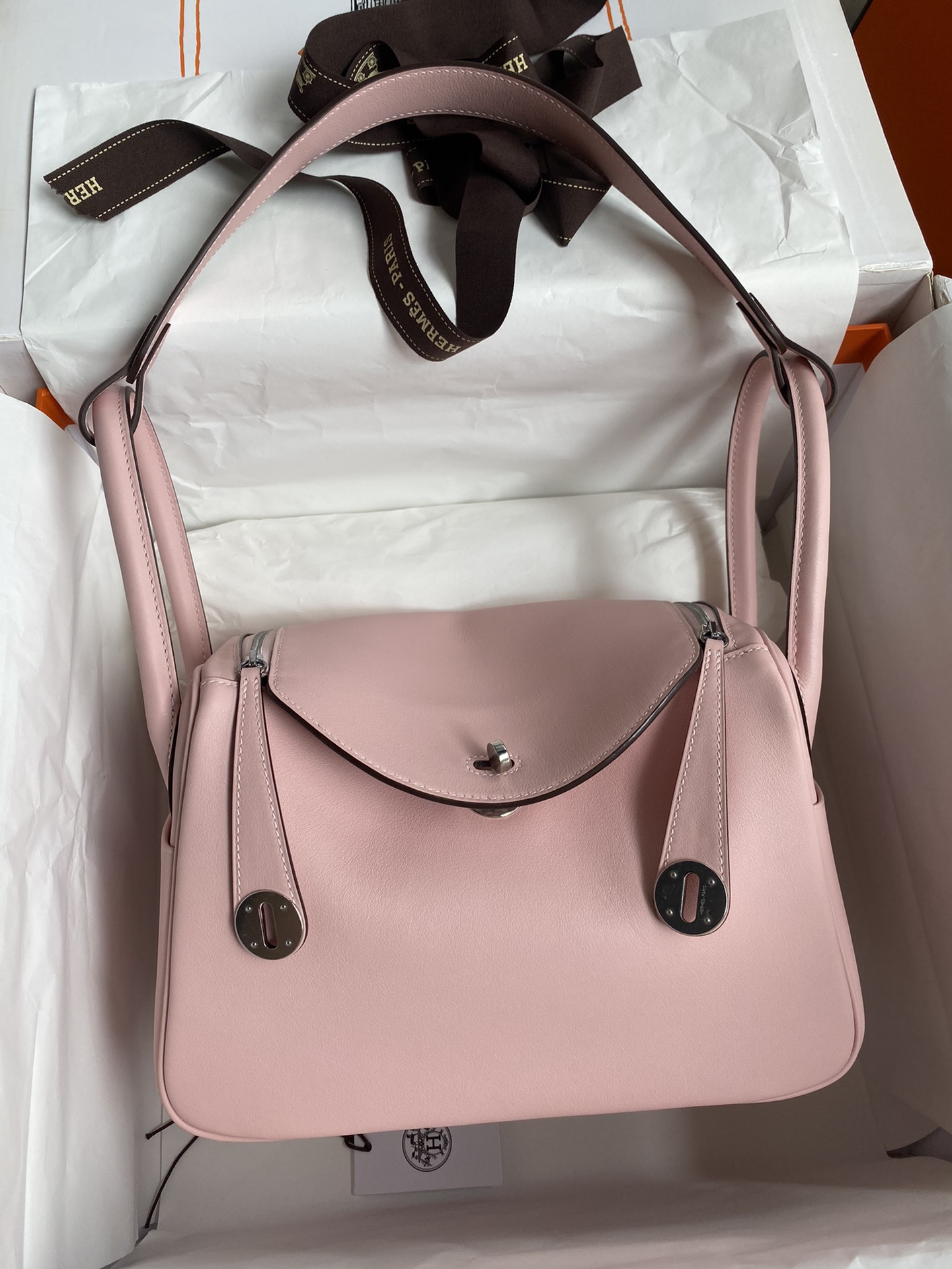 NO:699457,Hand-stitched Lindy 26cm imported Swift leather 3Q pink silver buckle, Hermes, hermes, stuart weitzman, Hermes,19860909手缝Lindy 26cm 进口Swift皮 3Q粉 银扣,爱马仕,hermes,stuart weitzman,Hermes,,Bag