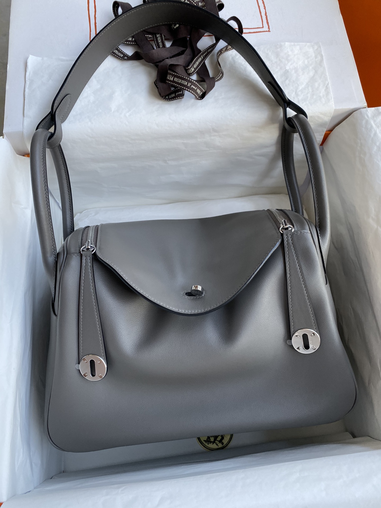 NO:699451,Hand-stitched Lindy 30cm imported Swift leather pewter gray silver buckle, Hermes, hermes, stuart weitzman, Hermes,19860909手缝Lindy 30cm 进口Swift皮 锡器灰 银扣,爱马仕,hermes,stuart weitzman,Hermes,,Bag