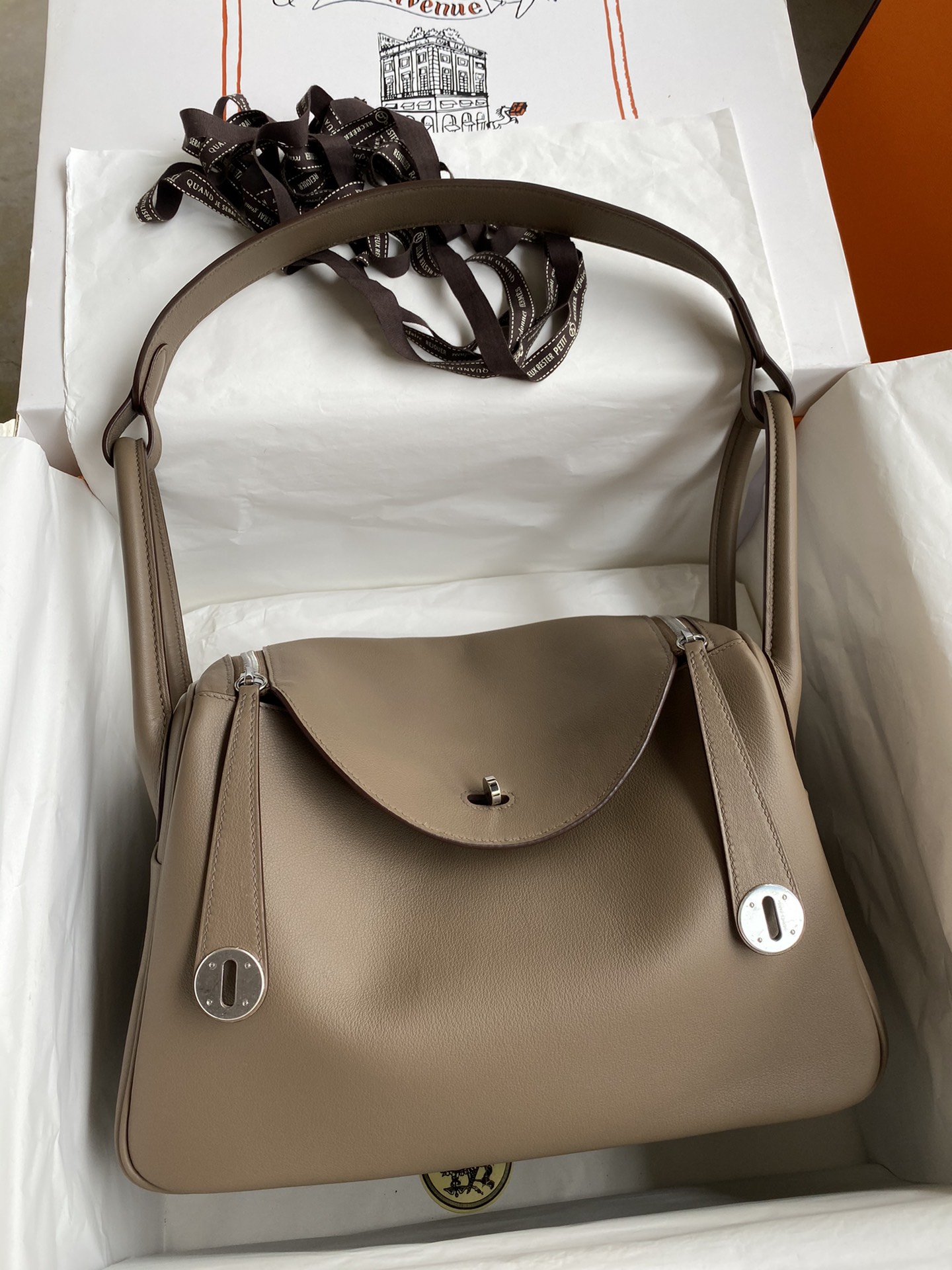 NO:699464,Hand-stitched Lindy 30cm, imported Swift leather, elephant gray natural thread, silver buckle, Hermes, hermes, stuart weitzman, Hermes,19860909手缝Lindy 30cm 进口Swift皮 大象灰本色线 银扣,爱马仕,hermes,stuart weitzman,Hermes,,Bag