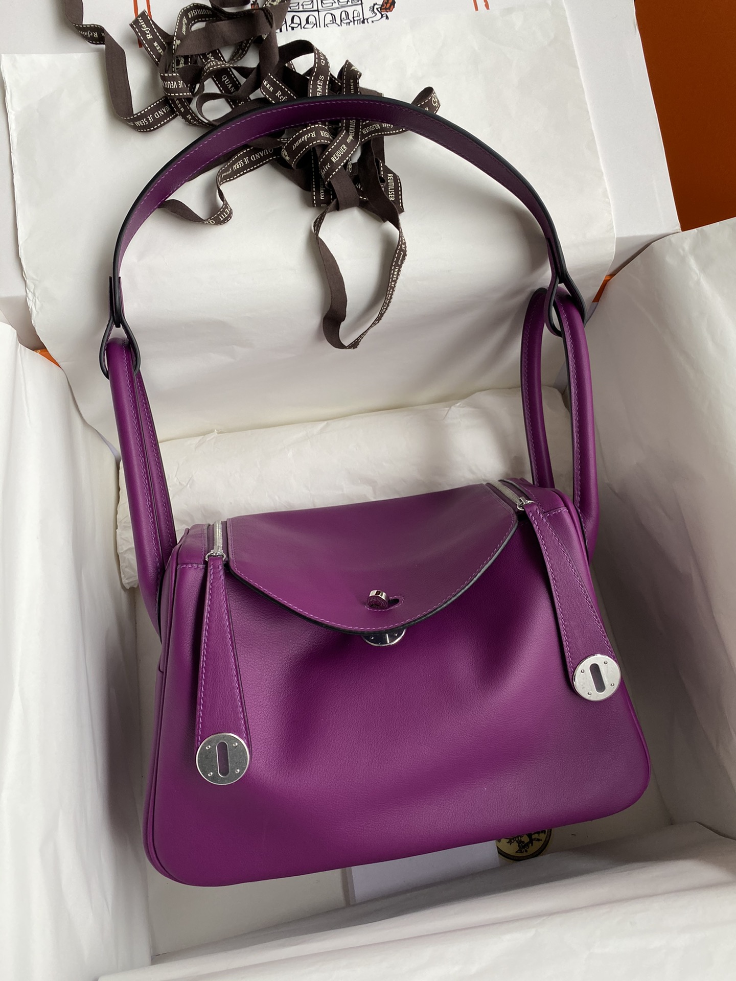 NO:699458,Hand-stitched Lindy 26cm imported Swift leather sea anemone purple silver buckle, Hermes, hermes, stuart weitzman, Hermes,19860909手缝Lindy 26cm 进口Swift皮 海葵紫 银扣,爱马仕,hermes,stuart weitzman,Hermes,,Bag