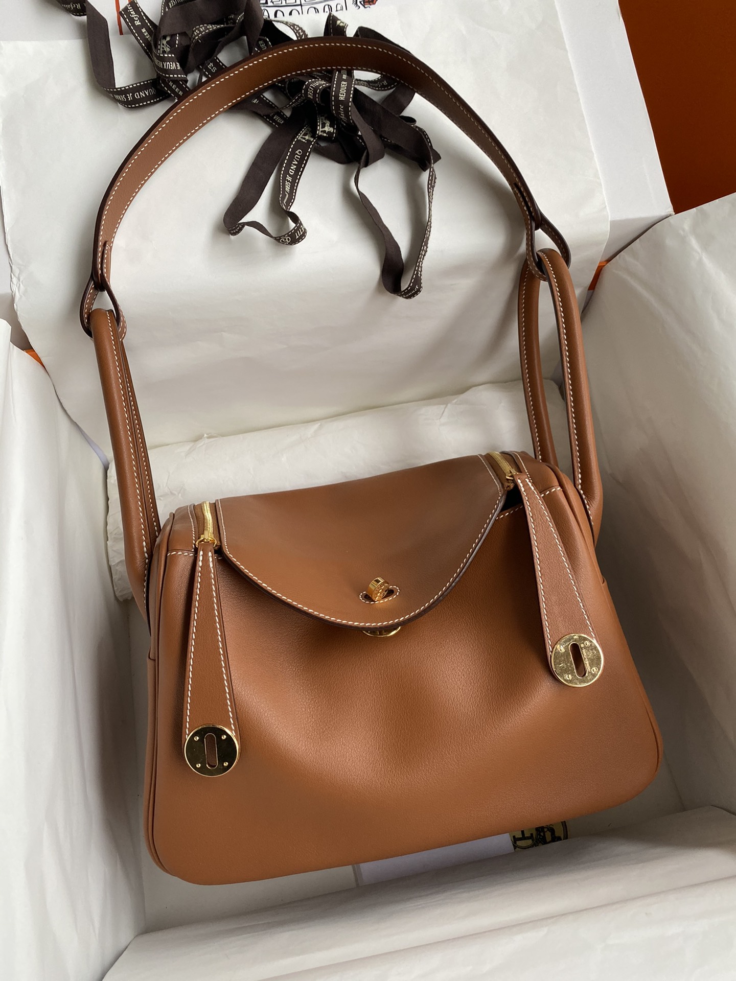 NO:699461,Hand-sewn Lindy 26cm imported Swift leather golden brown gold buckle, Hermes, hermes, stuart weitzman, Hermes,19860909手缝Lindy 26cm 进口Swift皮 金棕 金扣,爱马仕,hermes,stuart weitzman,Hermes,,Bag