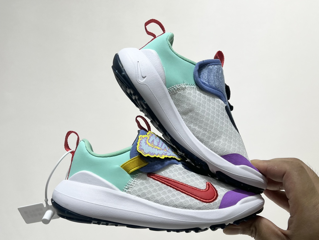 图片[9]-NK 春夏新款E赤足系列一脚蹬轻便缓震儿童运动鞋 尺码：24-37码 E赤足系列，升级网面透气舒适☁️ 升级橡胶耐磨防滑大底，脚感更舒适✔️ 松紧带一脚蹬设计，穿脱快人一步✌🏻 精致刺绣LOGO，简约时髦又洋气✨-选品中心