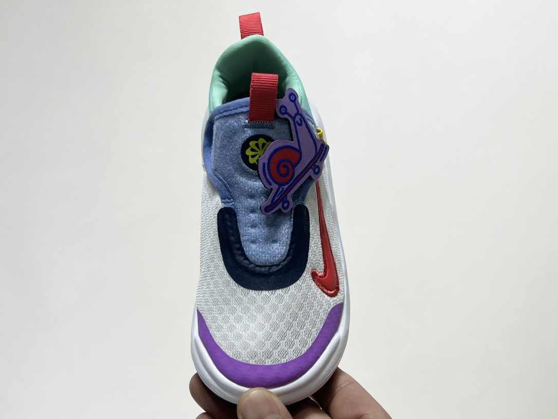 图片[8]-NK 春夏新款E赤足系列一脚蹬轻便缓震儿童运动鞋 尺码：24-37码 E赤足系列，升级网面透气舒适☁️ 升级橡胶耐磨防滑大底，脚感更舒适✔️ 松紧带一脚蹬设计，穿脱快人一步✌🏻 精致刺绣LOGO，简约时髦又洋气✨-选品中心