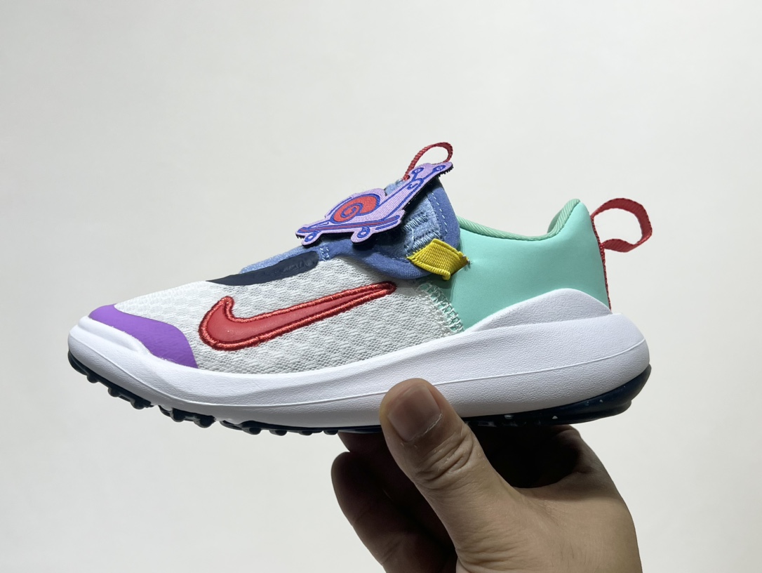 图片[4]-NK 春夏新款E赤足系列一脚蹬轻便缓震儿童运动鞋 尺码：24-37码 E赤足系列，升级网面透气舒适☁️ 升级橡胶耐磨防滑大底，脚感更舒适✔️ 松紧带一脚蹬设计，穿脱快人一步✌🏻 精致刺绣LOGO，简约时髦又洋气✨-选品中心