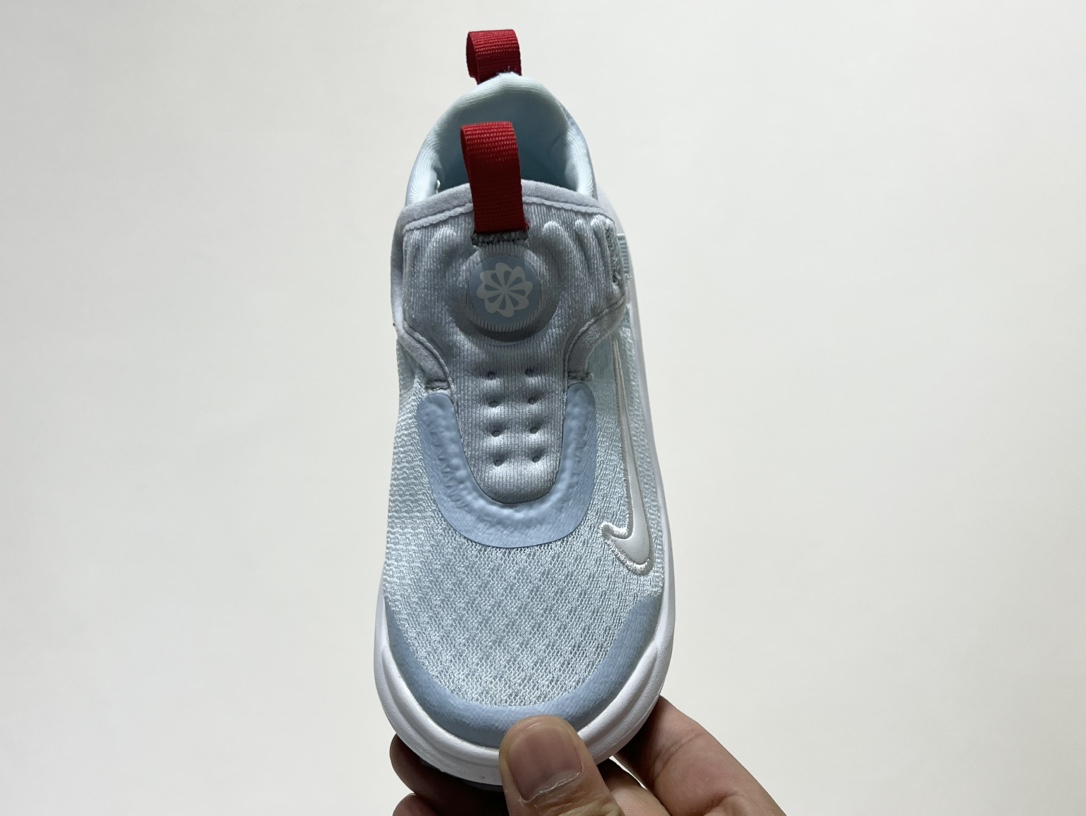 图片[8]-NK 春夏新款E赤足系列一脚蹬轻便缓震儿童运动鞋 尺码：24-37码 E赤足系列，升级网面透气舒适☁️ 升级橡胶耐磨防滑大底，脚感更舒适✔️ 松紧带一脚蹬设计，穿脱快人一步✌🏻 精致刺绣LOGO，简约时髦又洋气✨-选品中心