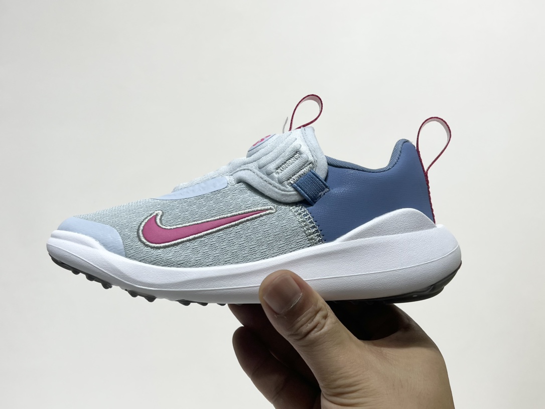 图片[4]-NK 春夏新款E赤足系列一脚蹬轻便缓震儿童运动鞋 尺码：24-37码 E赤足系列，升级网面透气舒适☁️ 升级橡胶耐磨防滑大底，脚感更舒适✔️ 松紧带一脚蹬设计，穿脱快人一步✌🏻 精致刺绣LOGO，简约时髦又洋气✨-选品中心