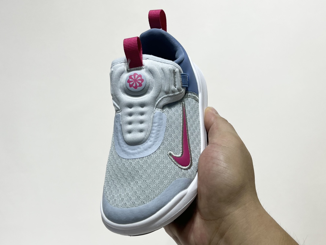 图片[3]-NK 春夏新款E赤足系列一脚蹬轻便缓震儿童运动鞋 尺码：24-37码 E赤足系列，升级网面透气舒适☁️ 升级橡胶耐磨防滑大底，脚感更舒适✔️ 松紧带一脚蹬设计，穿脱快人一步✌🏻 精致刺绣LOGO，简约时髦又洋气✨-选品中心