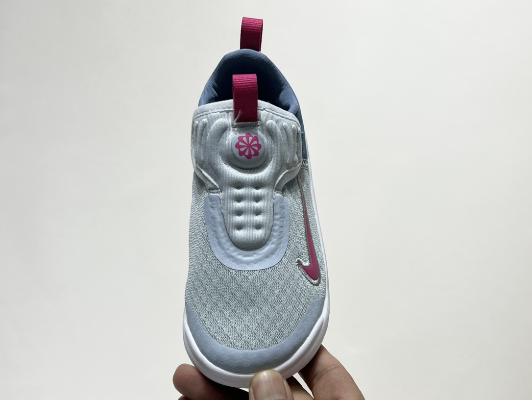 图片[8]-NK 春夏新款E赤足系列一脚蹬轻便缓震儿童运动鞋 尺码：24-37码 E赤足系列，升级网面透气舒适☁️ 升级橡胶耐磨防滑大底，脚感更舒适✔️ 松紧带一脚蹬设计，穿脱快人一步✌🏻 精致刺绣LOGO，简约时髦又洋气✨-选品中心