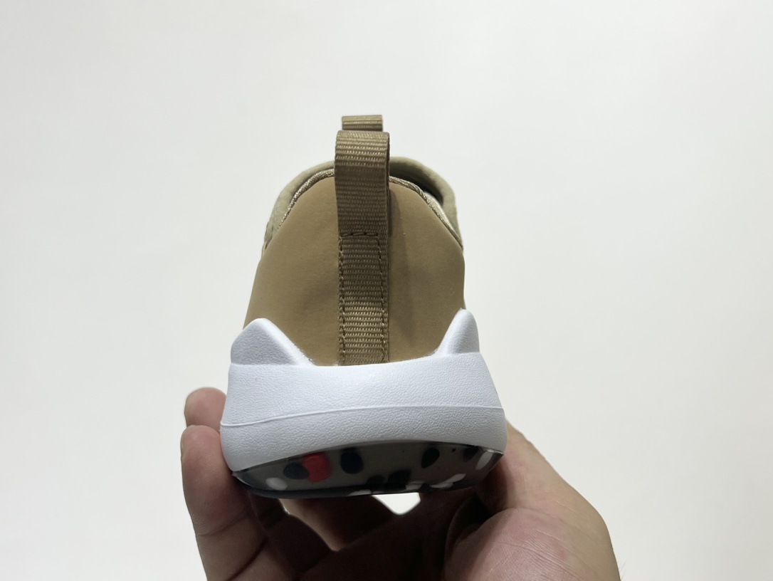 图片[7]-NK 春夏新款E赤足系列一脚蹬轻便缓震儿童运动鞋 尺码：24-37码 E赤足系列，升级网面透气舒适☁️ 升级橡胶耐磨防滑大底，脚感更舒适✔️ 松紧带一脚蹬设计，穿脱快人一步✌🏻 精致刺绣LOGO，简约时髦又洋气✨-选品中心