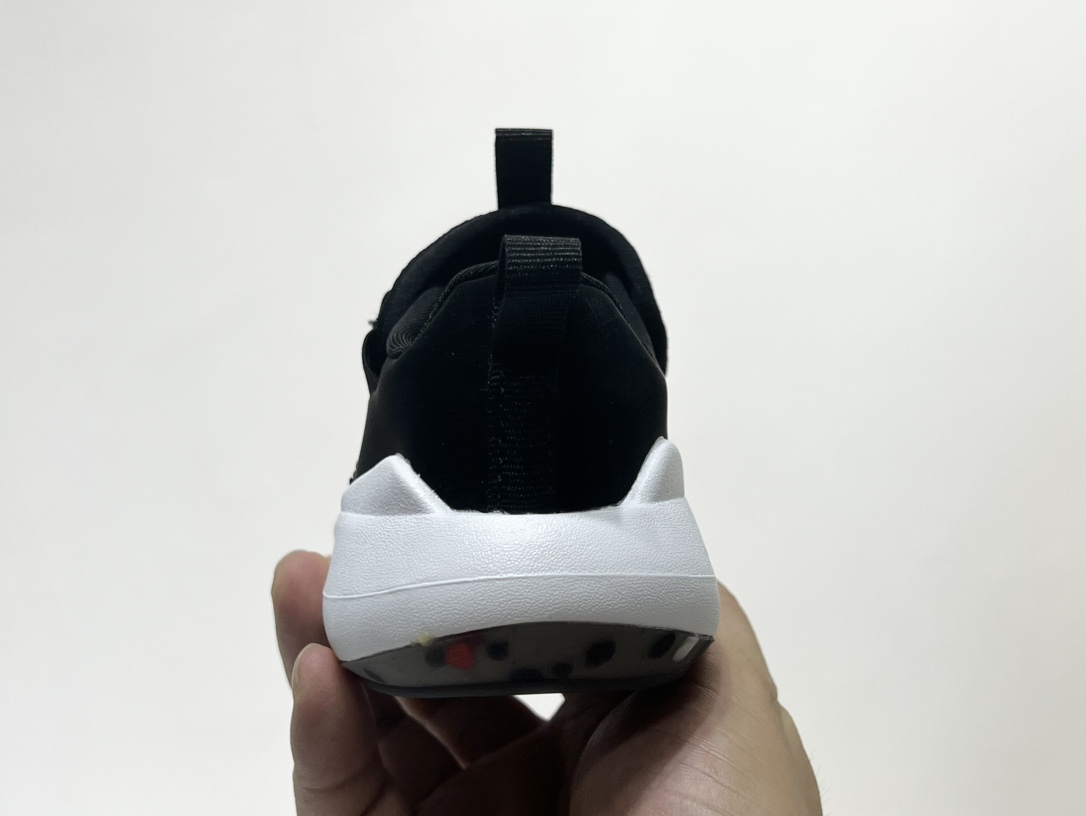 图片[6]-NK 春夏新款E赤足系列一脚蹬轻便缓震儿童运动鞋 尺码：24-37码 E赤足系列，升级网面透气舒适☁️ 升级橡胶耐磨防滑大底，脚感更舒适✔️ 松紧带一脚蹬设计，穿脱快人一步✌🏻 精致刺绣LOGO，简约时髦又洋气✨-选品中心