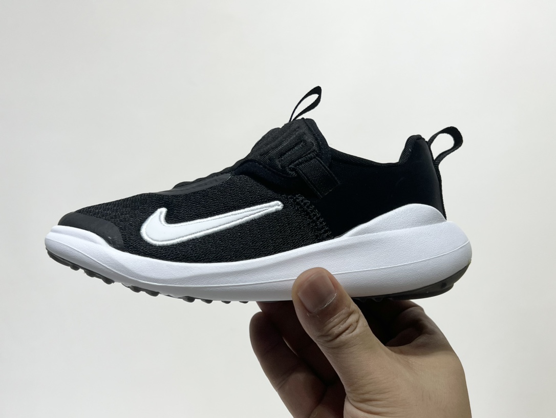 图片[4]-NK 春夏新款E赤足系列一脚蹬轻便缓震儿童运动鞋 尺码：24-37码 E赤足系列，升级网面透气舒适☁️ 升级橡胶耐磨防滑大底，脚感更舒适✔️ 松紧带一脚蹬设计，穿脱快人一步✌🏻 精致刺绣LOGO，简约时髦又洋气✨-选品中心