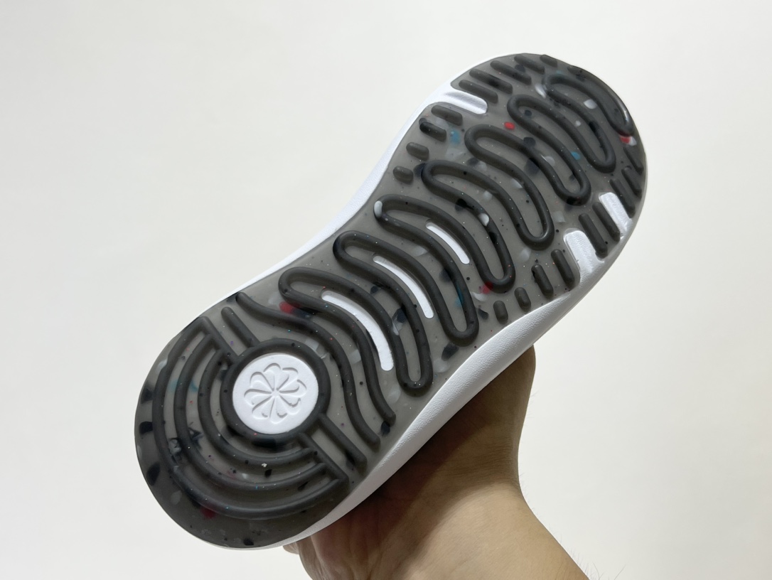 图片[5]-NK 春夏新款E赤足系列一脚蹬轻便缓震儿童运动鞋 尺码：24-37码 E赤足系列，升级网面透气舒适☁️ 升级橡胶耐磨防滑大底，脚感更舒适✔️ 松紧带一脚蹬设计，穿脱快人一步✌🏻 精致刺绣LOGO，简约时髦又洋气✨-选品中心