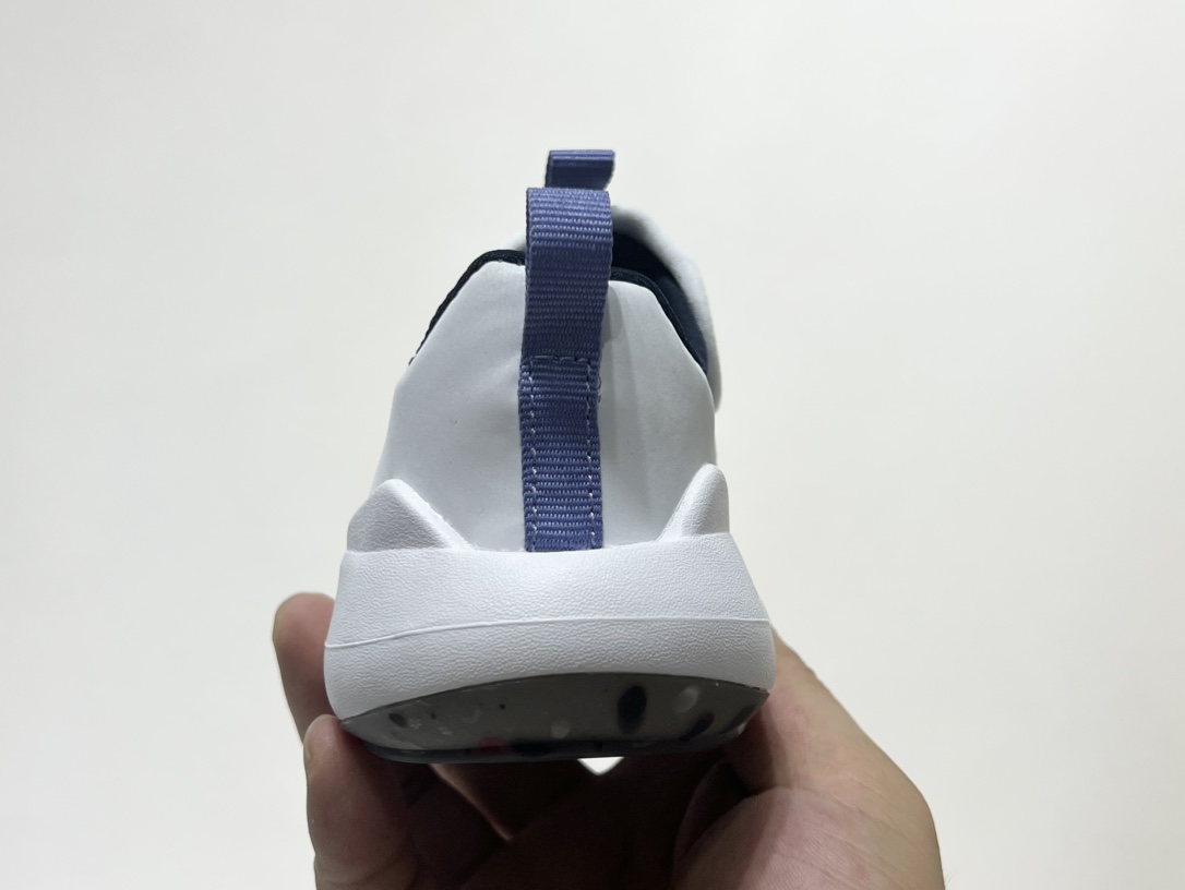 图片[7]-NK 春夏新款E赤足系列一脚蹬轻便缓震儿童运动鞋 尺码：24-37码 E赤足系列，升级网面透气舒适☁️ 升级橡胶耐磨防滑大底，脚感更舒适✔️ 松紧带一脚蹬设计，穿脱快人一步✌🏻 精致刺绣LOGO，简约时髦又洋气✨-选品中心