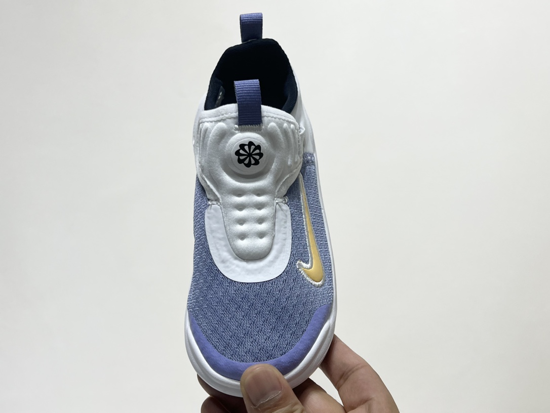 图片[8]-NK 春夏新款E赤足系列一脚蹬轻便缓震儿童运动鞋 尺码：24-37码 E赤足系列，升级网面透气舒适☁️ 升级橡胶耐磨防滑大底，脚感更舒适✔️ 松紧带一脚蹬设计，穿脱快人一步✌🏻 精致刺绣LOGO，简约时髦又洋气✨-选品中心