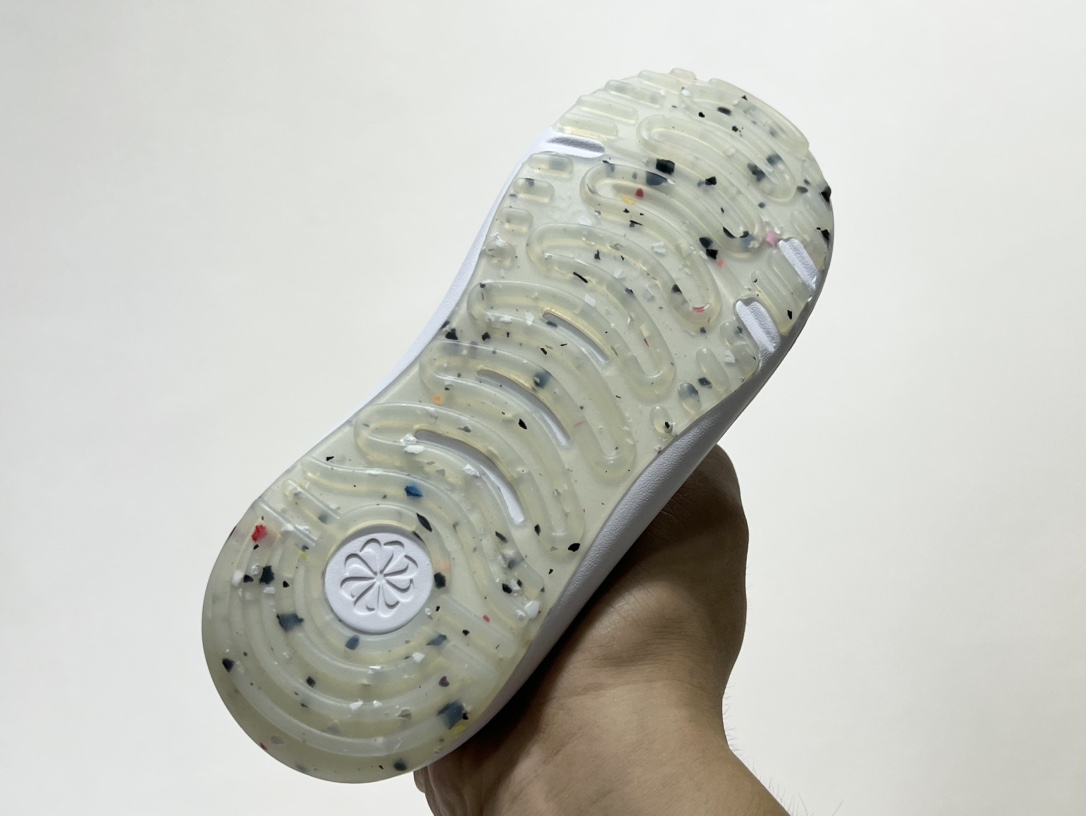 图片[5]-NK 春夏新款E赤足系列一脚蹬轻便缓震儿童运动鞋 尺码：24-37码 E赤足系列，升级网面透气舒适☁️ 升级橡胶耐磨防滑大底，脚感更舒适✔️ 松紧带一脚蹬设计，穿脱快人一步✌🏻 精致刺绣LOGO，简约时髦又洋气✨-选品中心