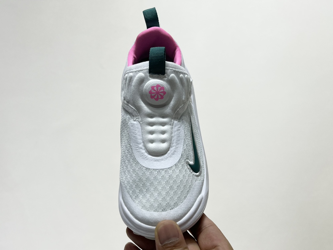 图片[8]-NK 春夏新款E赤足系列一脚蹬轻便缓震儿童运动鞋 尺码：24-37码 E赤足系列，升级网面透气舒适☁️ 升级橡胶耐磨防滑大底，脚感更舒适✔️ 松紧带一脚蹬设计，穿脱快人一步✌🏻 精致刺绣LOGO，简约时髦又洋气✨-选品中心