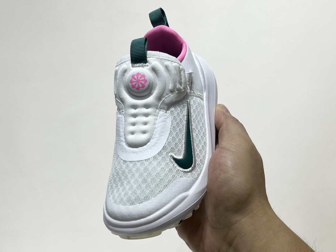 图片[3]-NK 春夏新款E赤足系列一脚蹬轻便缓震儿童运动鞋 尺码：24-37码 E赤足系列，升级网面透气舒适☁️ 升级橡胶耐磨防滑大底，脚感更舒适✔️ 松紧带一脚蹬设计，穿脱快人一步✌🏻 精致刺绣LOGO，简约时髦又洋气✨-选品中心