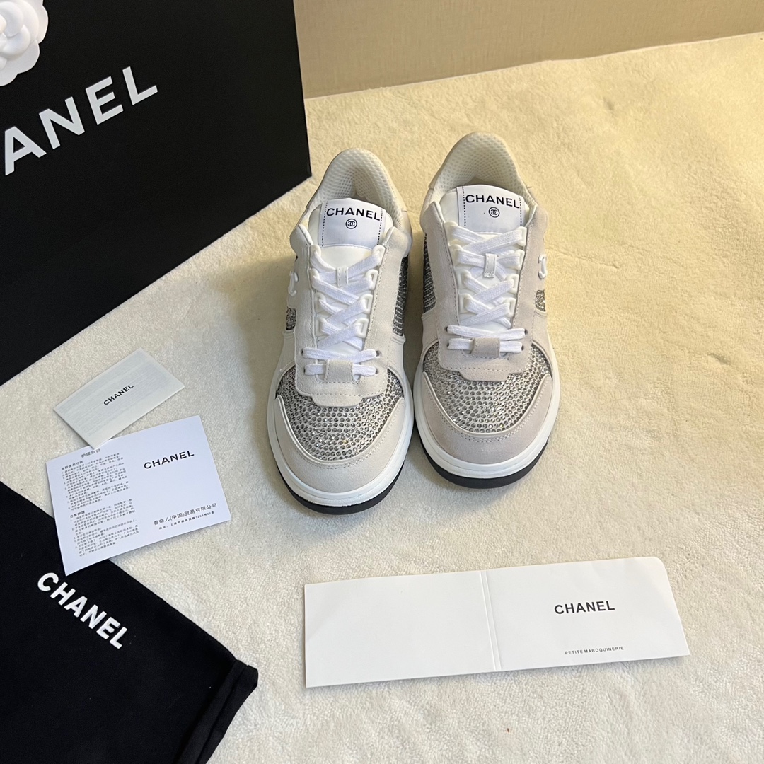 NO:670110,ssCHA/Xiao Xiang's early spring new model. A hot-selling item on all major sports shoe platforms ~ and the first choice for fashionistas. Xiao Xiang's entire series has been fully upgraded. More fashionable elements have been added to the uppers. The upper materials are spliced ​​(cowhide + nubuck leather + original hot diamond). The original two-color PHYLON (MD) sole has good resilience and a full set of high-end packaging. Size: 35-40., casual shoes/sports shoes, sneakers, cowhide19860909ssCHA/小香早春新款  运动鞋各大平台热卖单品~也是网红达人穿搭首选小香整个系列已全面升级 鞋面增加更多时尚元素 鞋面用料拼接鞋面（牛皮+磨砂皮+原版烫钻） 原版双色PHYLON(MD)底, 回弹力好配全套高端包装 码数:35-40.,休闲鞋/运动鞋,sneakers,cowhide,Women's Shoes