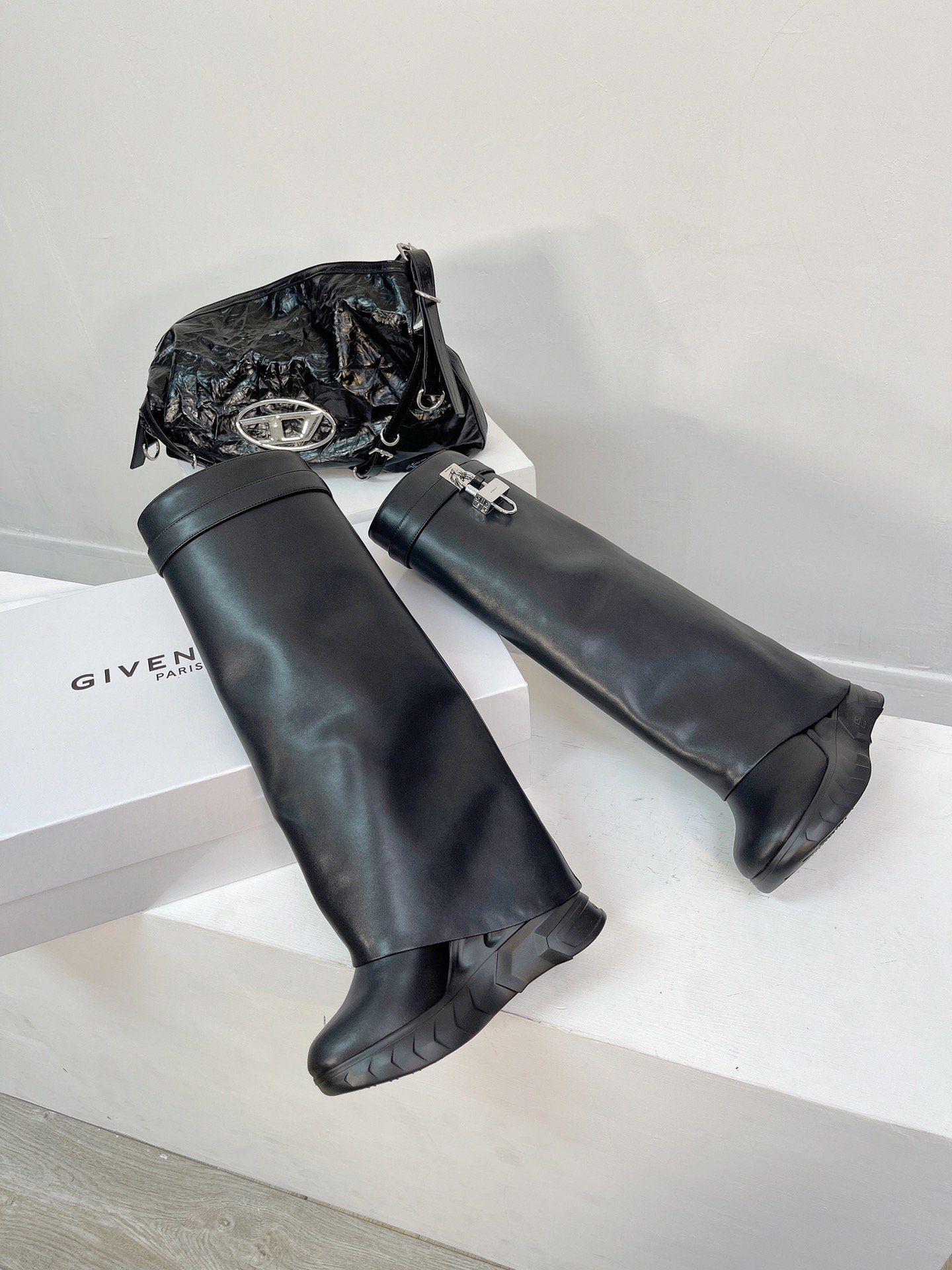 Givench*徽标皮质裸靴女明星都