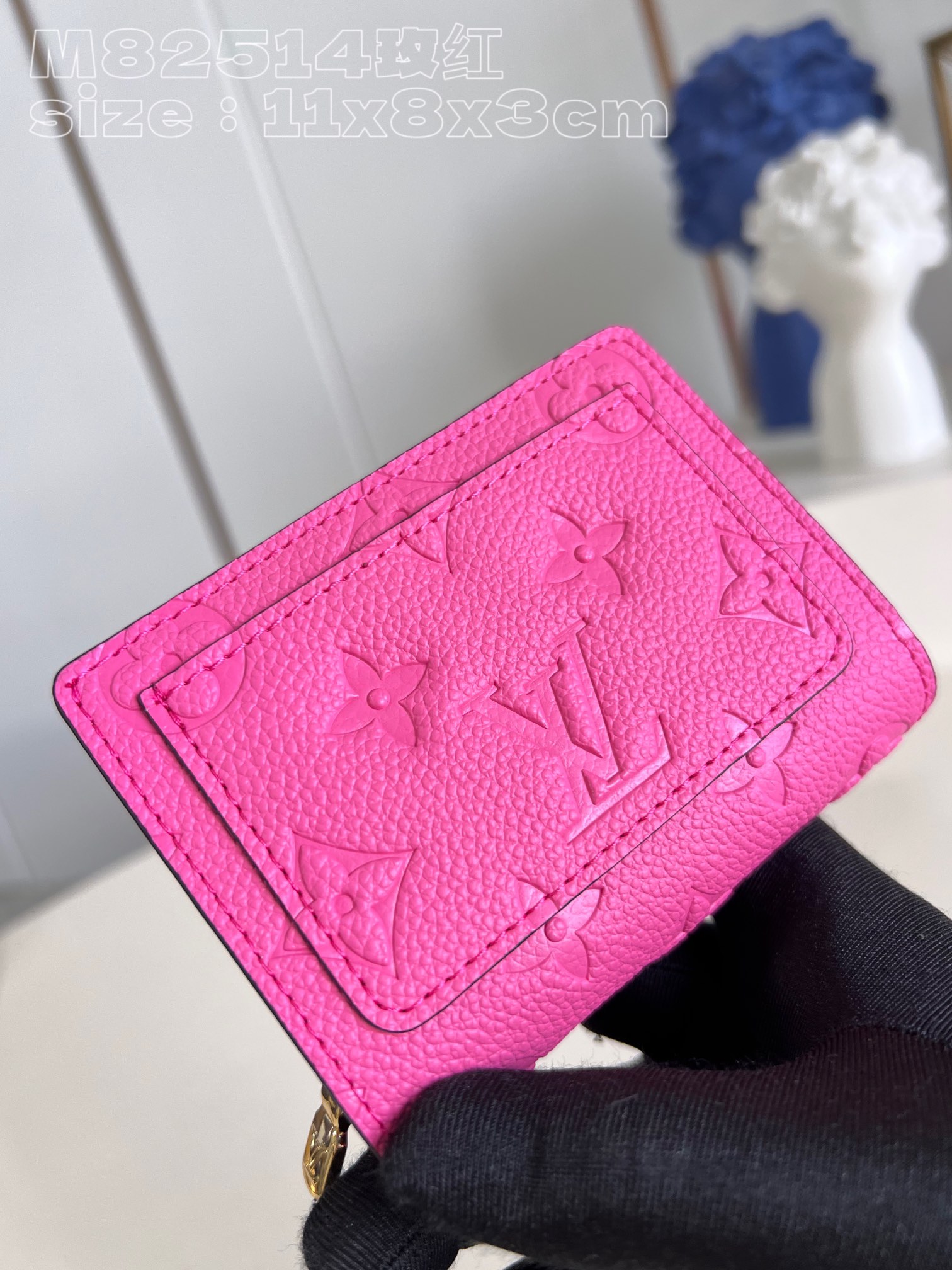 NO:400574,【Exclusive real photo M82514 Rose Red】This Cléa wallet is made of Monogram Empreinte soft grain cowhide, embellished with a unique Monogram embossed pattern. It has a stylish design, exquisite and compact yet spacious capacity, and is decorated with an outer patch pocket, zippered coin bag, banknote compartment and six credit card mezzanines. 11 x 8.5 x 3.5 cm (width x height x depth) C.320, LV [original leather], louis vuitton, cowhide19860909【独家实拍 M82514玫红】這款Cléa錢包以Monogram Empreinte柔軟粒面牛皮製成,綴以誌性的Monogram壓花圖案,設計時尚,精緻小巧卻容量寬敞,綴有一個外貼袋、拉鏈零錢袋、紙幣隔層及六個信用卡夾層.11 x 8.5 x 3.5厘米（宽 x 高 x 深）C.320,LV【原厂皮】,louis vuitton,cowhide,Bag