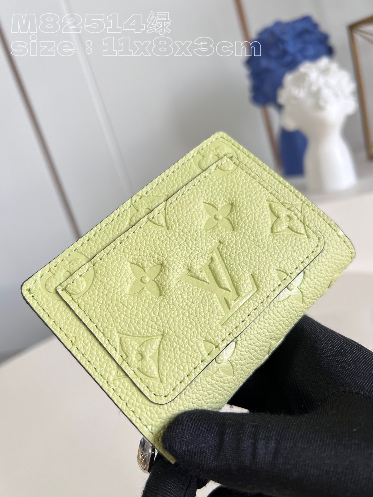 NO:400576,【Exclusive real photo M82514 green】M82515 This Cléa wallet is made of Monogram Empreinte soft grain cowhide, embellished with a unique Monogram embossed pattern. It has a stylish design, exquisite and compact yet spacious capacity, and is decorated with an outer patch pocket, zippered coin bag, banknote compartment and six credit card mezzanines. 11 x 8.5 x 3.5 cm (width x height x depth) C.320, LV [original leather], louis vuitton, cowhide19860909【独家实拍 M82514绿】M82515 這款Cléa錢包以Monogram Empreinte柔軟粒面牛皮製成,綴以誌性的Monogram壓花圖案,設計時尚,精緻小巧卻容量寬敞,綴有一個外貼袋、拉鏈零錢袋、紙幣隔層及六個信用卡夾層.11 x 8.5 x 3.5厘米（宽 x 高 x 深）C.320,LV【原厂皮】,louis vuitton,cowhide,Bag