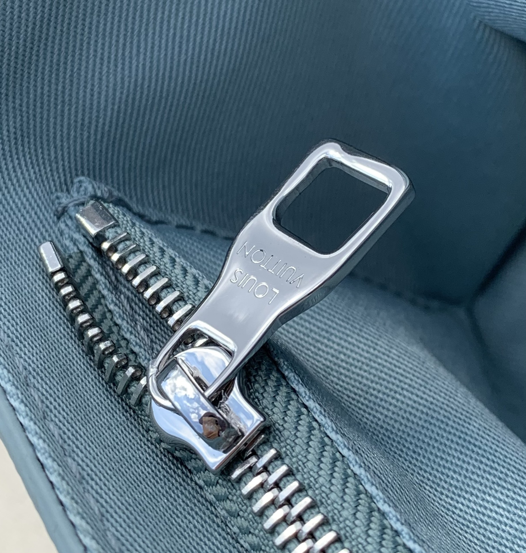 🌼 m22637尺寸18 x 11x 6.5cm香港渠道特供 LVM22637 夏日限量版水滴浅绿色St