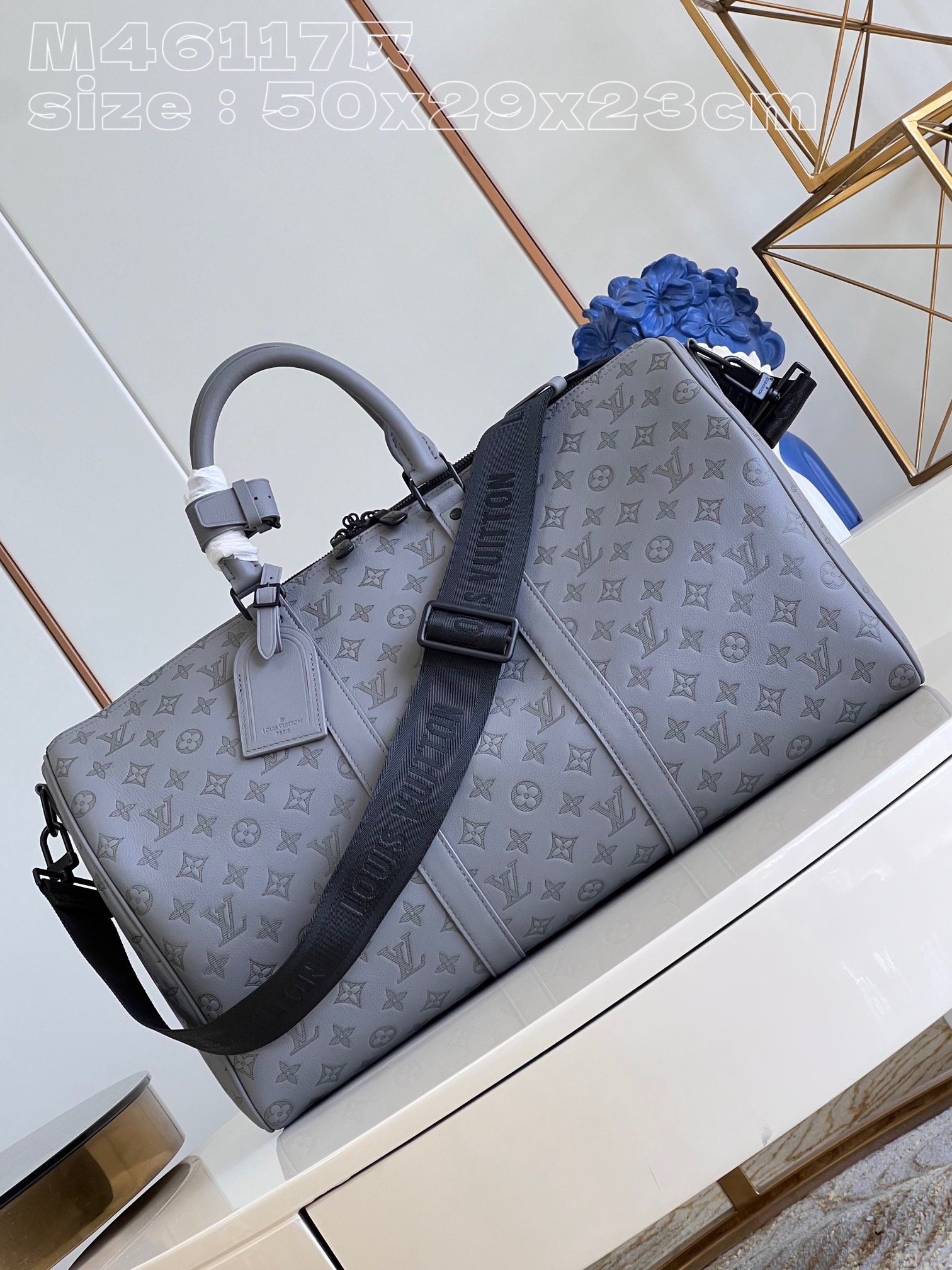 NO:400586,【Exclusive real photo M46117 gray】 Louis Vuitton classic Keepall travel bag releases the modern novel of Monogram Shadow leather. The supple cowhide embossed iconic Monogram pattern, abundant capacity and boarding luggage size suitable for short trips. 50 x 29 x 23 cm (length x height x width) E.1200【warm reminder This model is too big and does not match the packaging】, LV【original leather】, louis vuitton, louis vuitton, cowhide19860909【独家实拍 M46117灰】路易威登经典 Keepall 旅行袋释放 Monogram Shadow 皮革的摩登新意.舒柔牛皮革工致压印标志性 Monogram 图案,充裕容量和登机行李尺寸适宜短途旅行.50 x 29 x 23厘米 (长度 x 高 x 宽) E.1200【温馨提示 此款太大不配包装】,LV【原厂皮】,louis vuitton,louis vuitton,cowhide,Bag