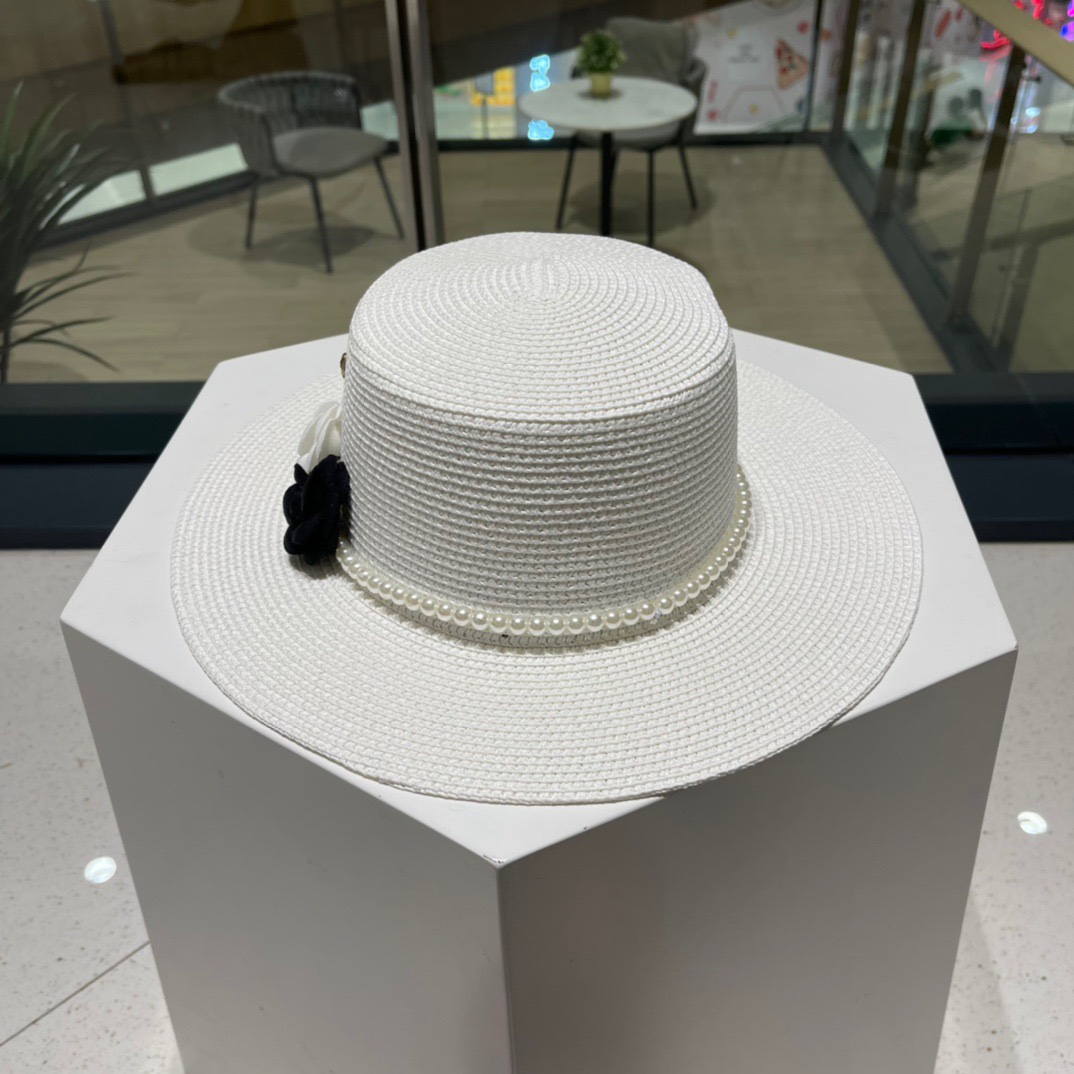 Chanel 香奈儿 春款草帽，新款山茶花珍珠配饰草帽，名媛风 版型好看，头围57cm