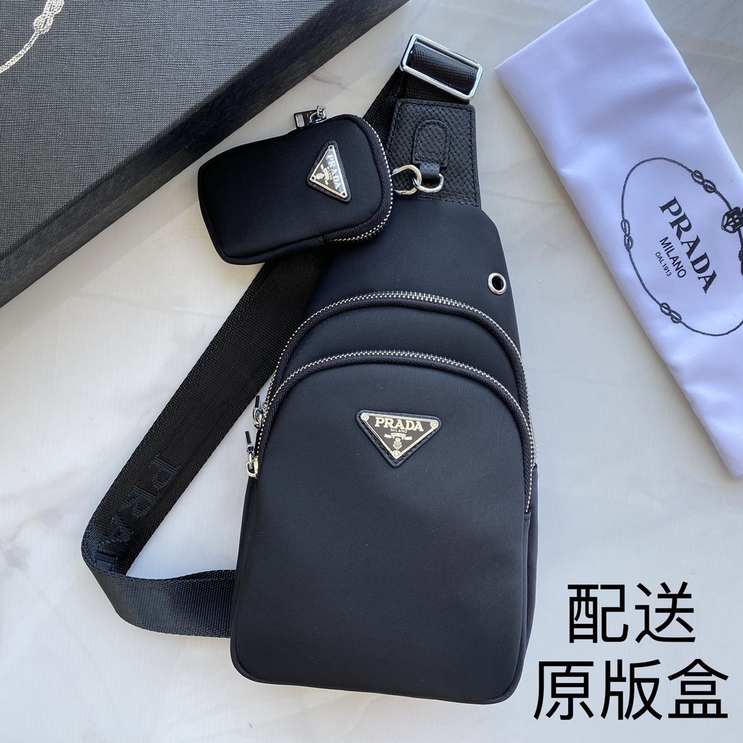 Prada 配送 包装盒最新款式 男士胸包 采用进口尼龙布材质轻便 舒适 质感柔滑