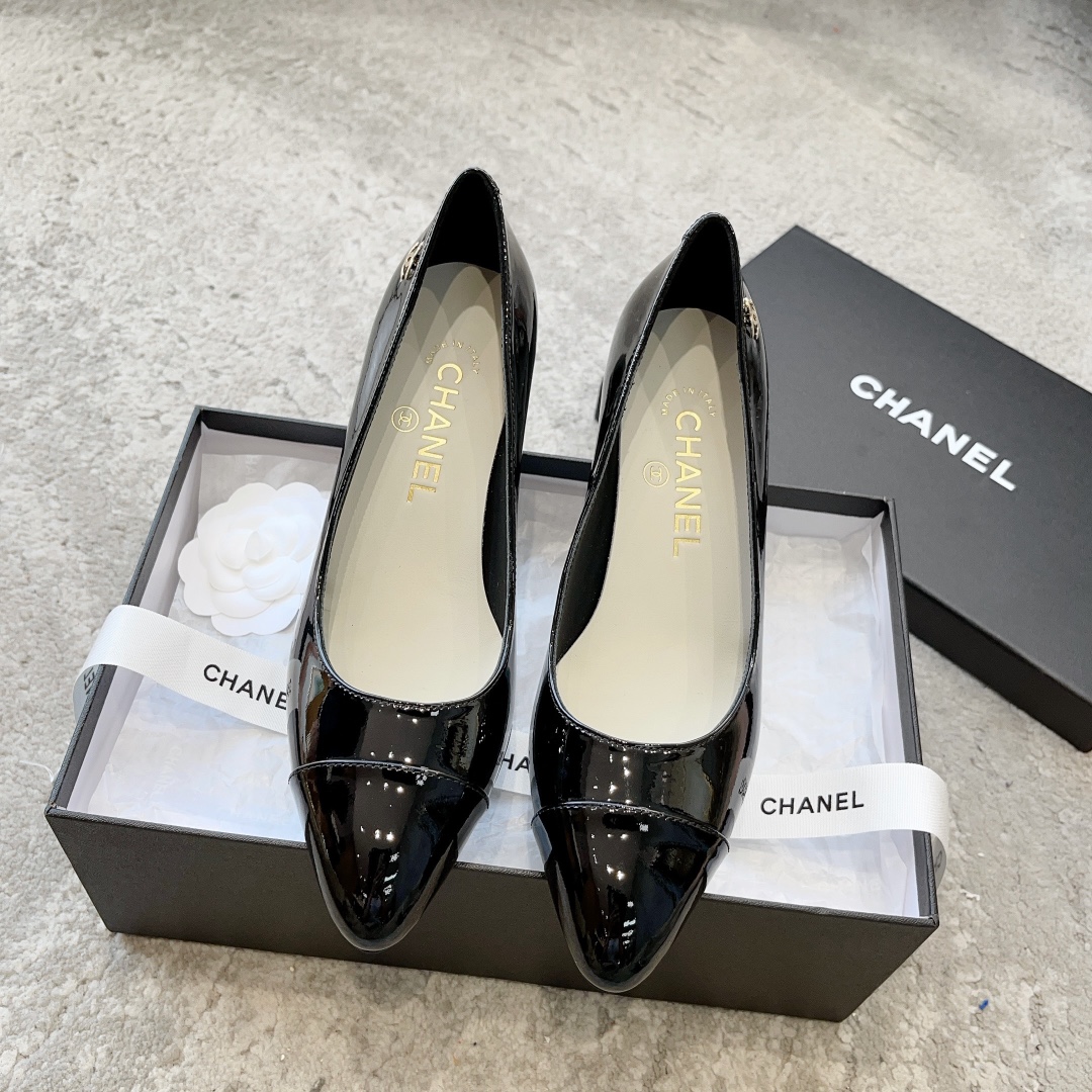 CHANEL Mary Jane сандалии подиумная модель подкладка из овечьей кожи подошва из натуральной итальянской кожи подчеркивает белизну кожи и добавляет элегантности