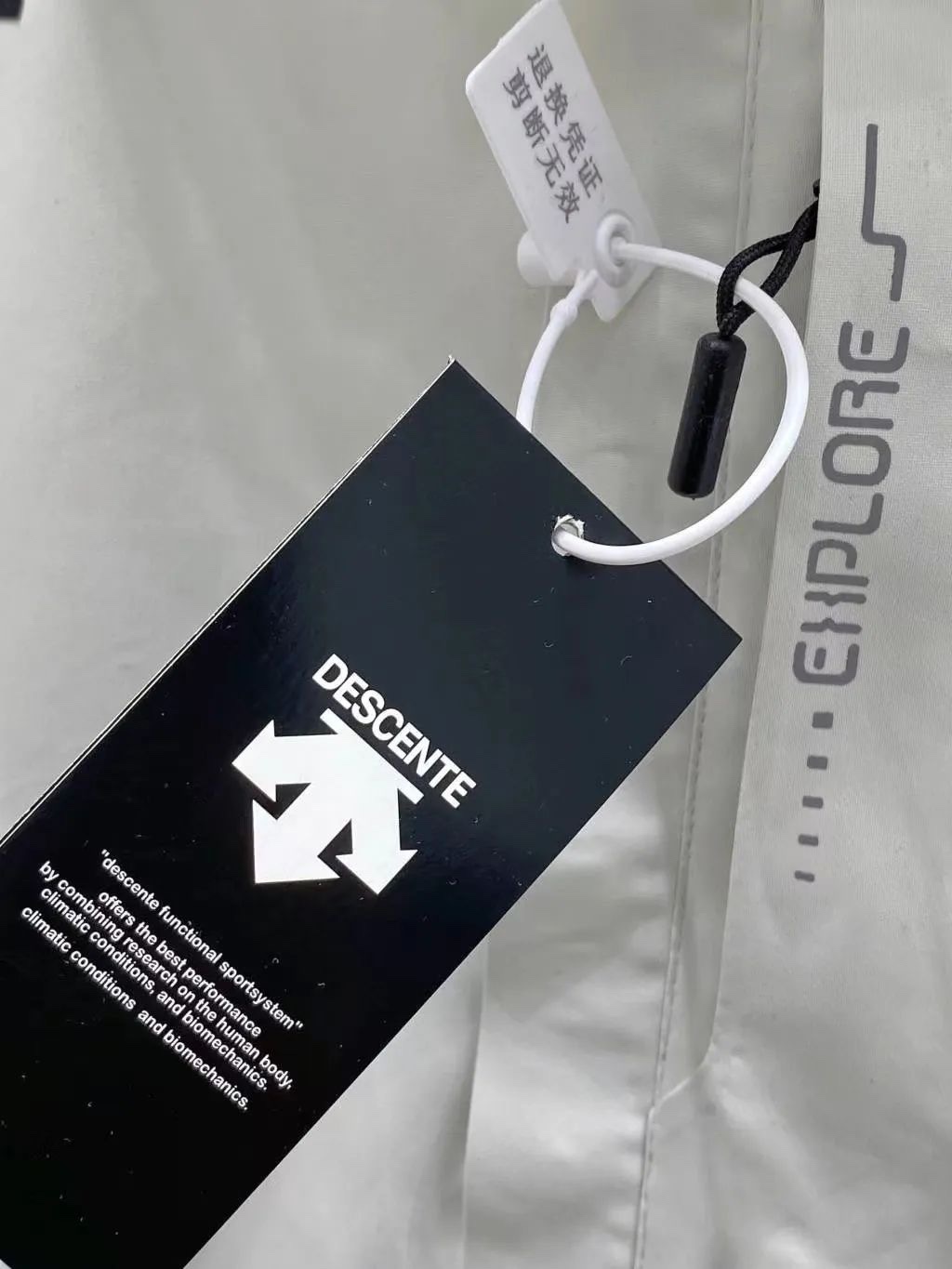 Windproof, Waterproof Coats for All Ages and Sizes with Stylish Design - 图片 8