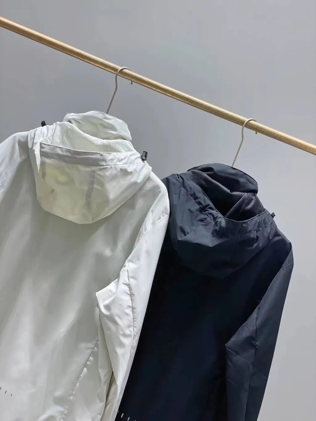 Windproof, Waterproof Coats for All Ages and Sizes with Stylish Design - 图片 6