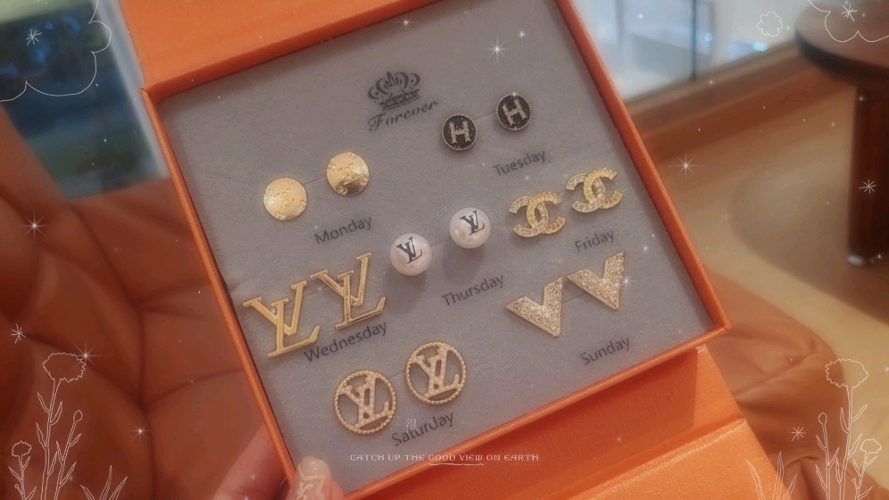 can be fixed or freely matchedThe original LV packaging on the outside - Clothes