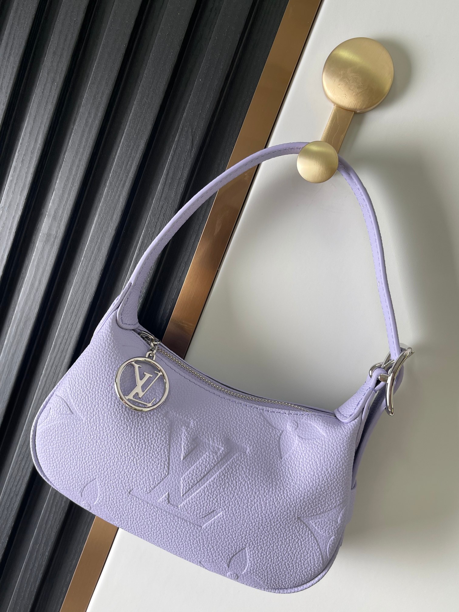 M82391 violeta claro M82426 bolso luna integral en piel serie MINI MOON bolso