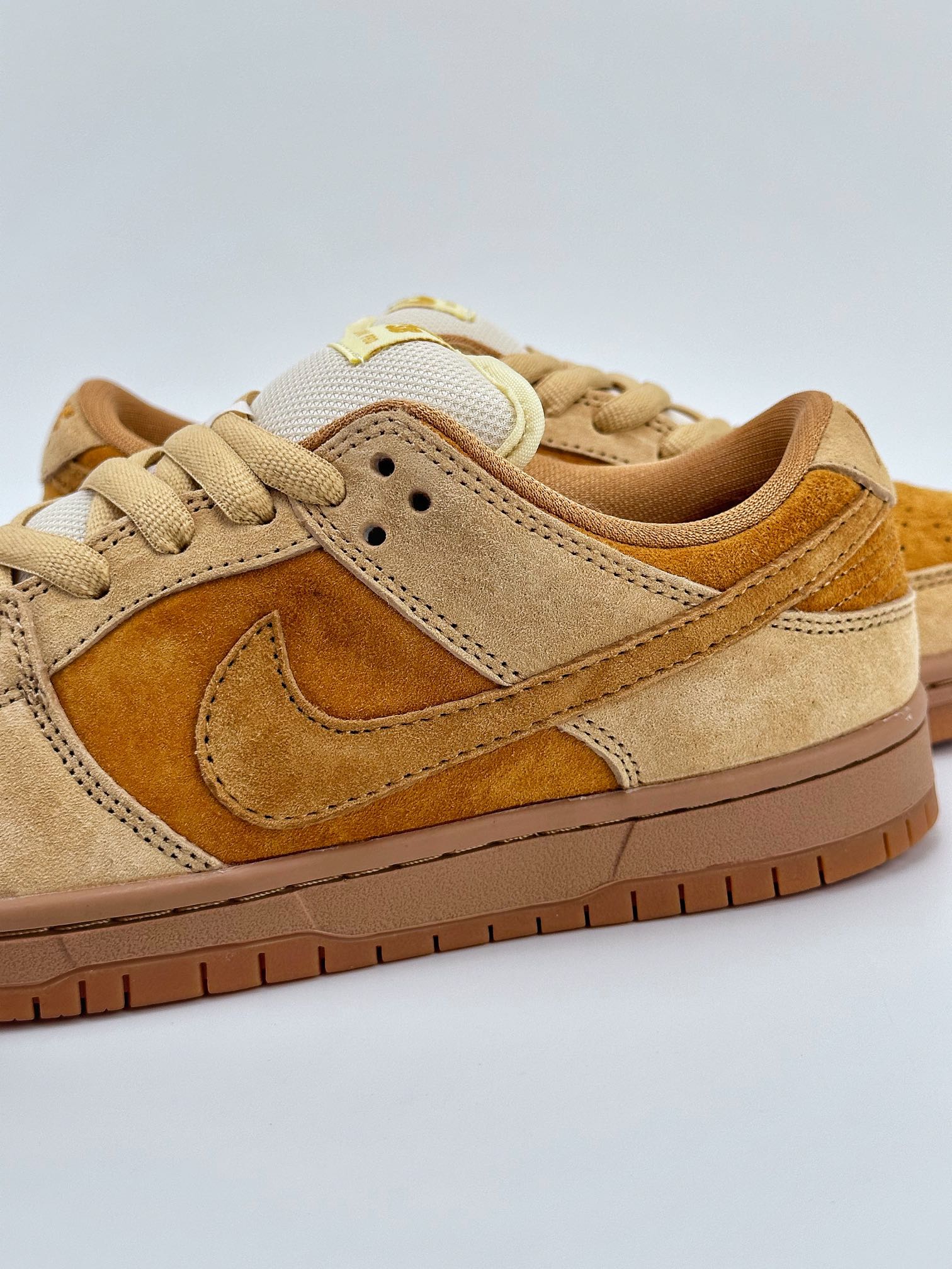 Nike SB Dunk Low Wheat Brown 883232-700