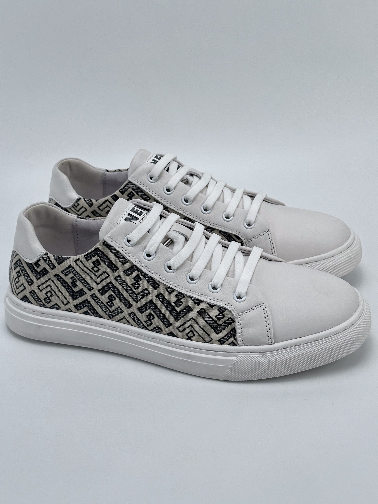 Overseas version of FENDI high-end casual sports shoes series