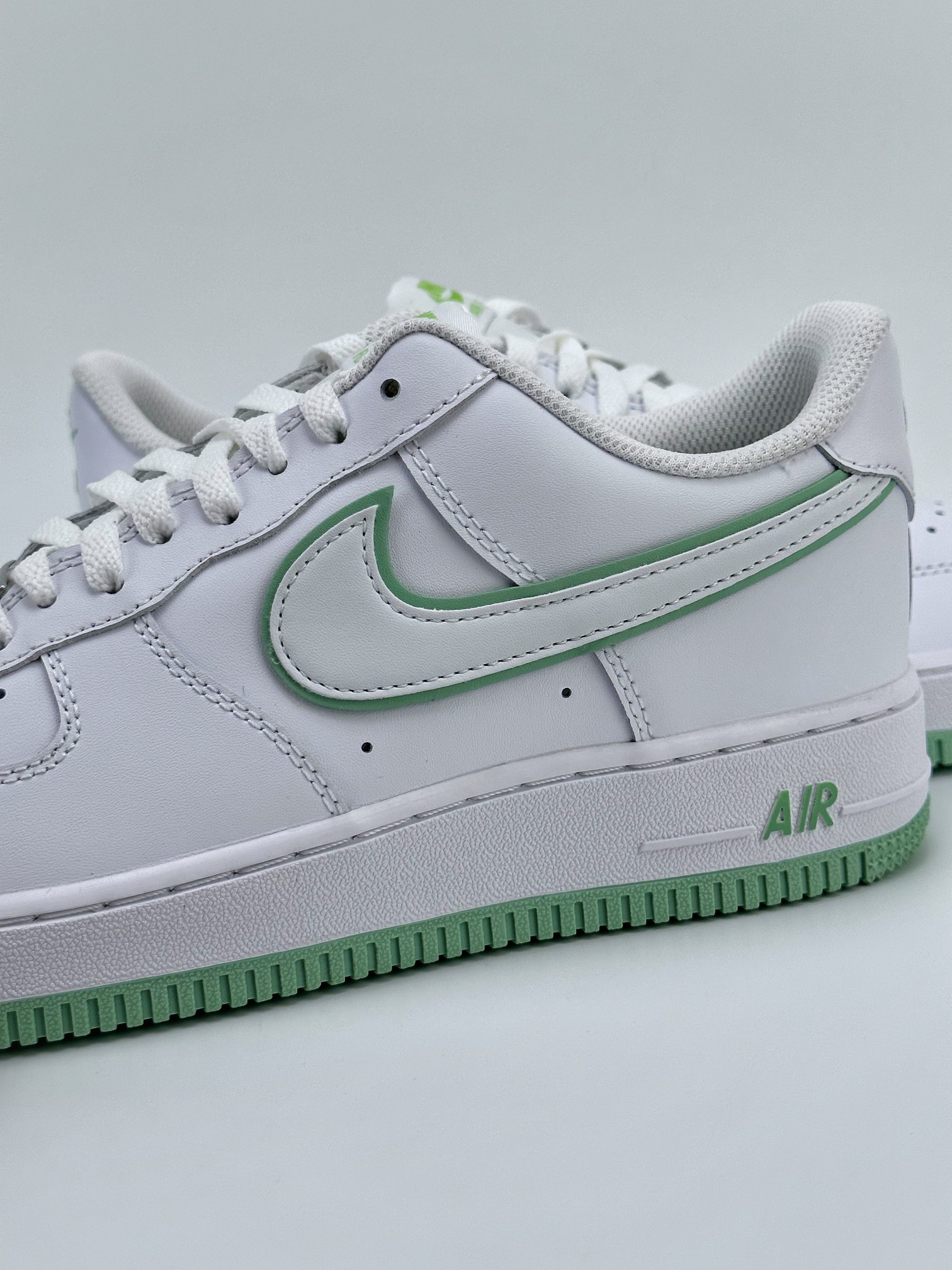 Nike Air Force 1 Low 07 White Grass Green DV0788-105