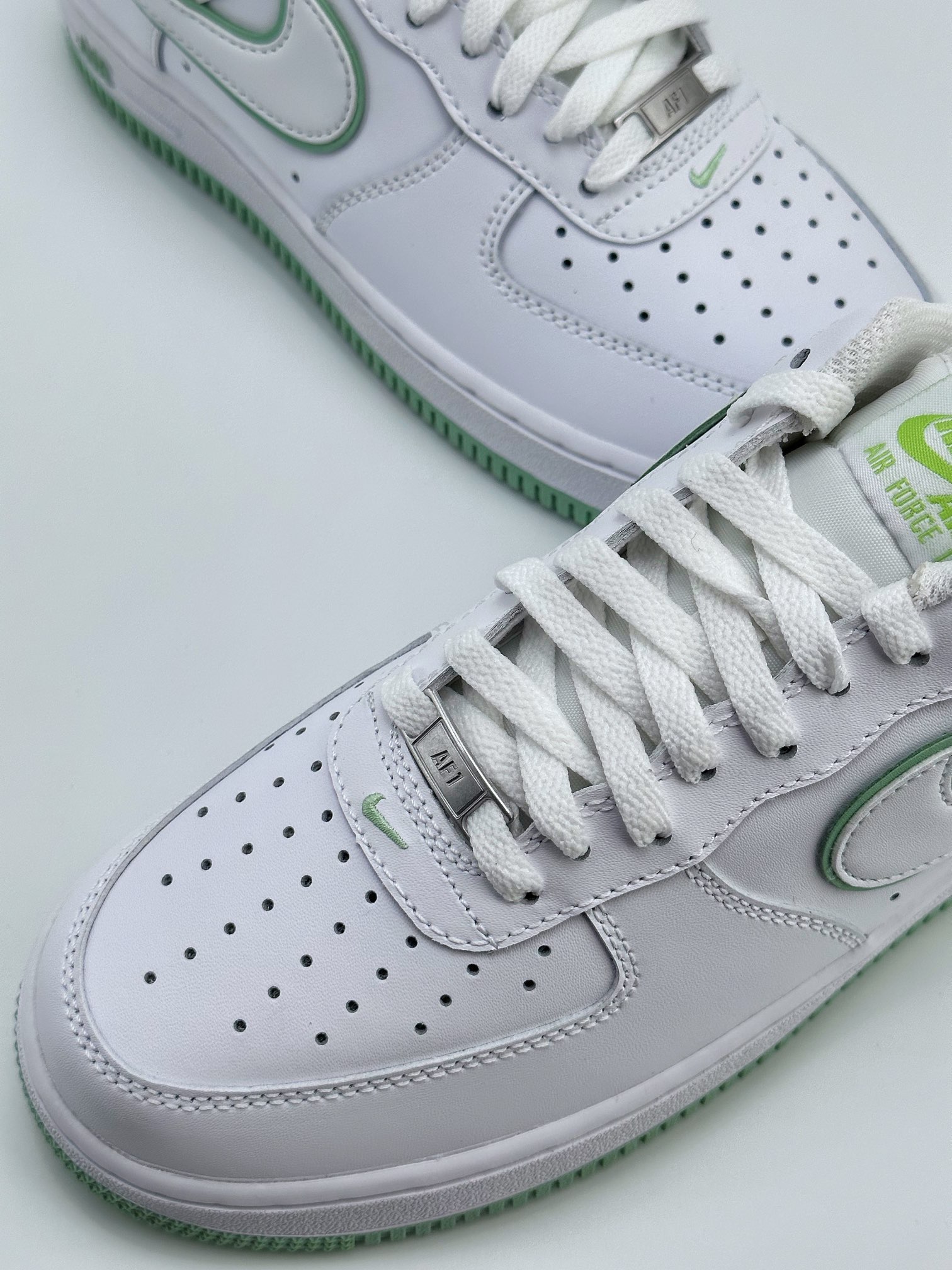 Nike Air Force 1 Low 07 White Grass Green DV0788-105