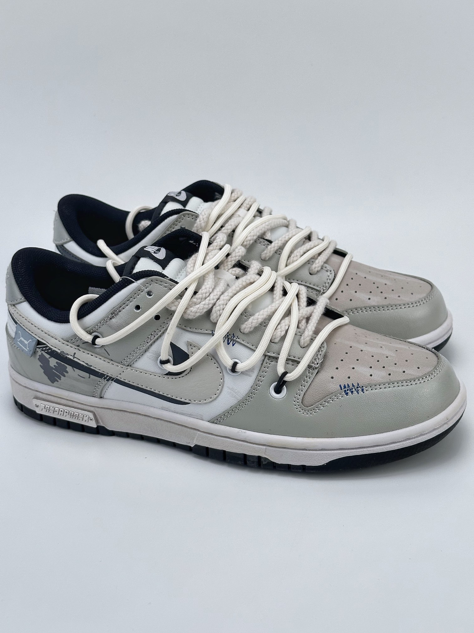 Nike SB Dunk Low Panda Mischief DD1391-100