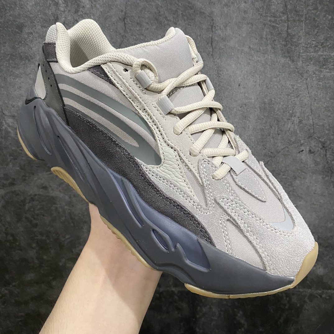 LW version of Yeezy 700v2 Tephra Volcano FU7914 is the most popular version on the market