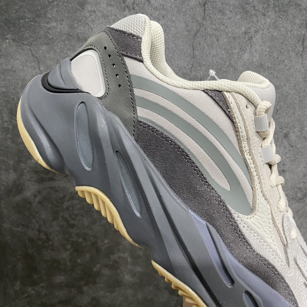 LW version of Yeezy 700v2 Tephra Volcano FU7914 is the most popular version on the market