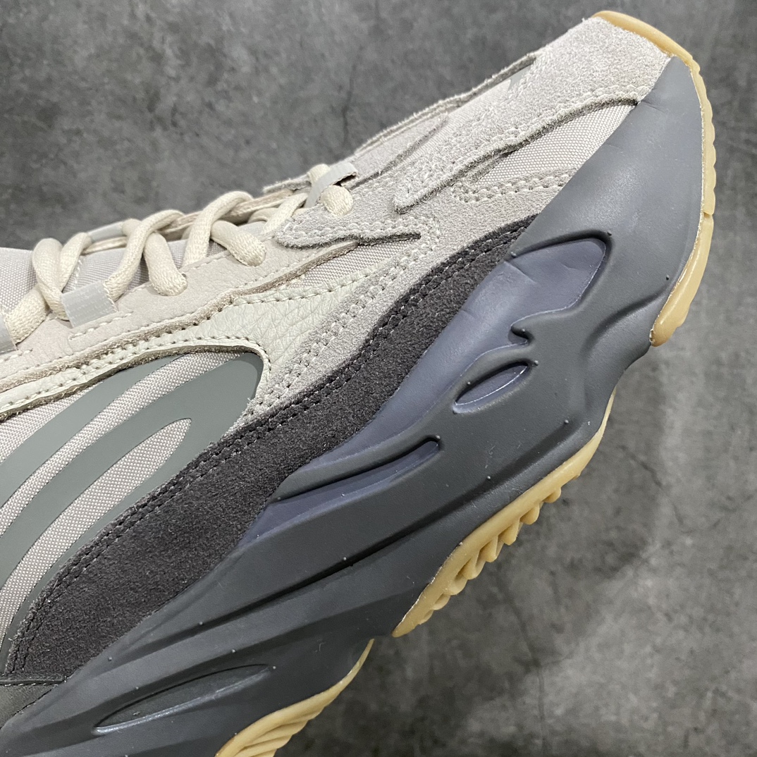 LW version of Yeezy 700v2 Tephra Volcano FU7914 is the most popular version on the market