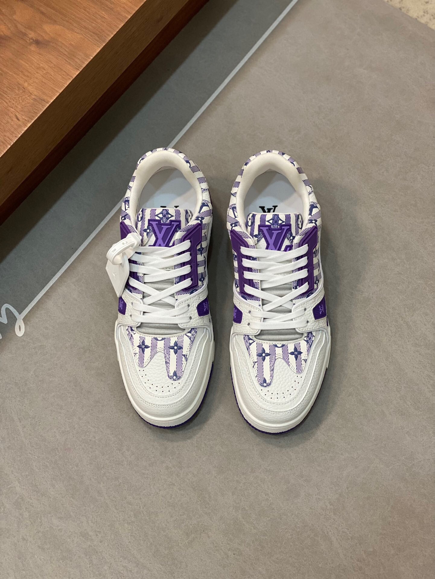 NO:216411,Brand LOUIS VUITTON Color Original Color Code Number 38-45 Standard Code Price Material New Louis Vuitton Low Top Casual Shoes!  High-quality Labon craft upper is made of cowhide with original material LV Comfortable breathable mesh cloth Neli mesh cloth footbed style Simple and atmospheric LV original outsole, Louis Vuitton, louis vuitton, louis vuitton, louis vuitton, louis vuitton, cowhide19860909品牌LOUIS VUITTON 颜色原版配色 码数38-45标准码 价格 材质路易威登新款 低帮 休闲鞋！高品质拉邦工艺鞋面采用牛皮搭配原版材质LV 舒适透气网布内里网布垫脚版型时尚 简单大气LV原版大底,路易威登,louis vuitton,louis vuitton,louis vuitton,cowhide,Men's shoes