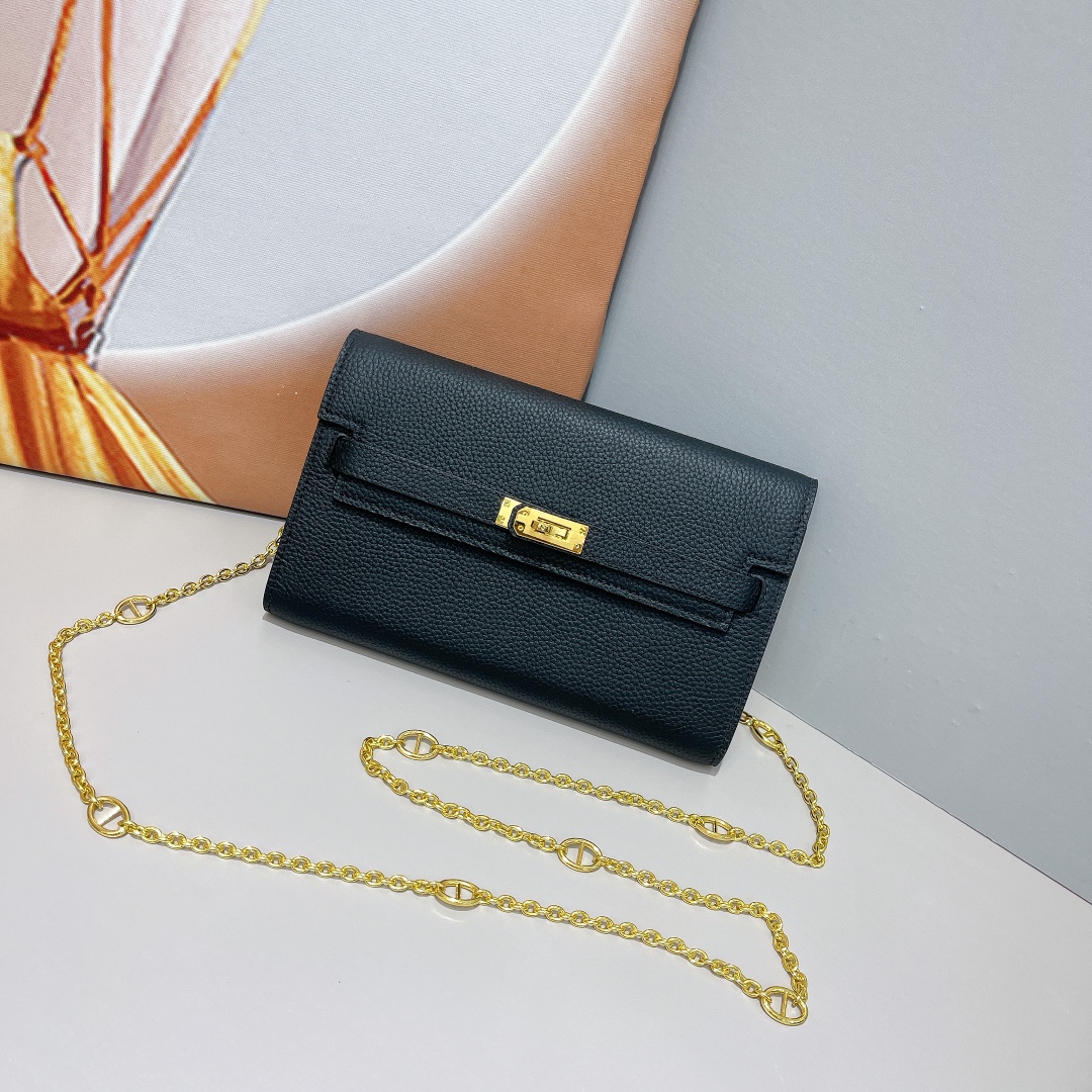 凯莉woc 包细节图
爱马仕HERMES  kelly 包
材质金扣togo牛皮
尺寸：22*14*4c