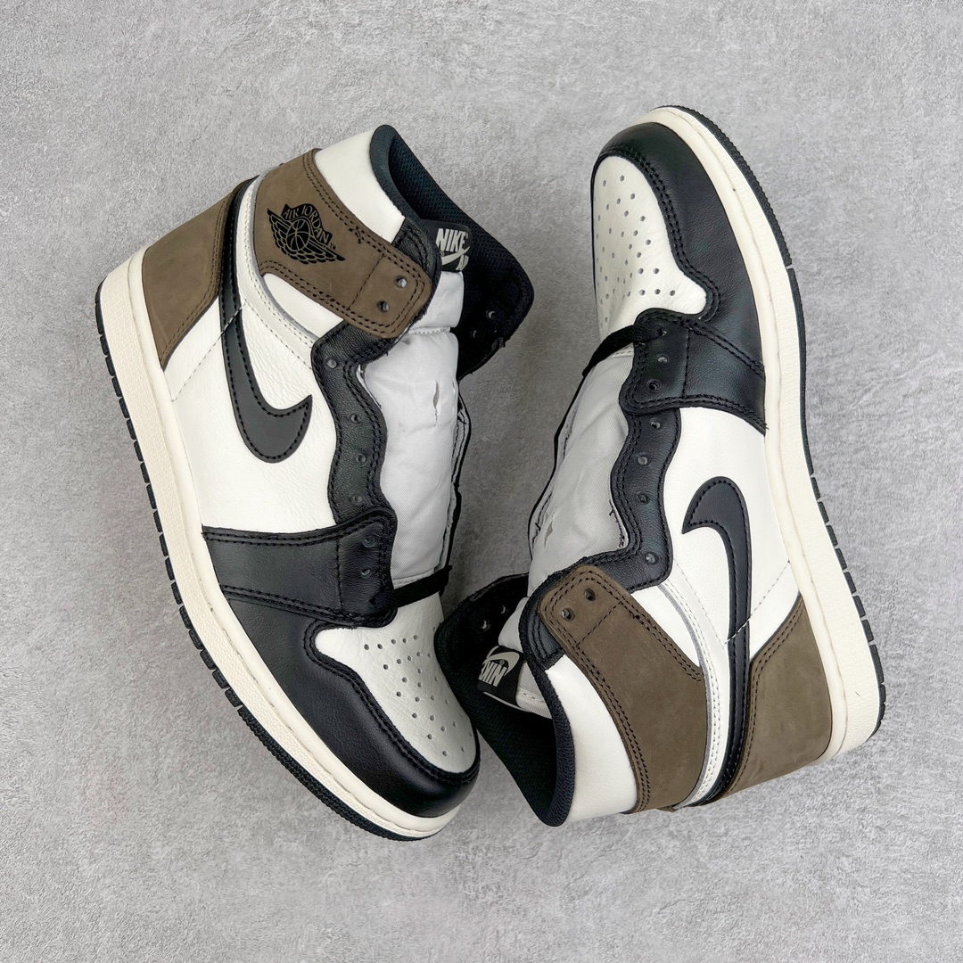 图片[3]-零售💰430 ＃PK4.0 Air Jordan AJ1 Retro High 高帮黑摩卡小倒钩 555088-105 原盒原配 原厂拉帮工艺 针距密度一致 全新升级网板中底 原楦原纸板开发 后跟弧度收口自然不对折 极致一眼正品既视感 原厂皮料 进口玻璃冲刀皮料裁剪零毛边 承诺百分百一致原鞋 全鞋电脑针车工艺 鞋面清洁度最高QC检验标准 控制溢胶 飞翼3D高频深度立体 鞋盒、防尘纸  均采购来自原厂 SIZE：36 36.5 37.5 38 38.5 39 40 40.5 41 42 42.5 43 44 44.5 45 46 47.5 编码：by4936030-运动鞋